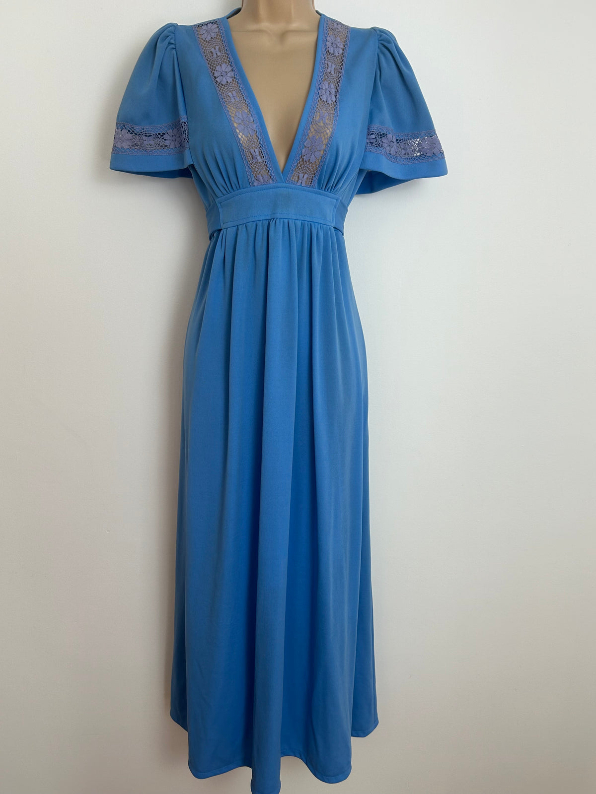 Vintage 1970s RICHARD SHOPS Size 8 Blue Lace Trim Flutter Sleeve Tie Back Maxi Dress