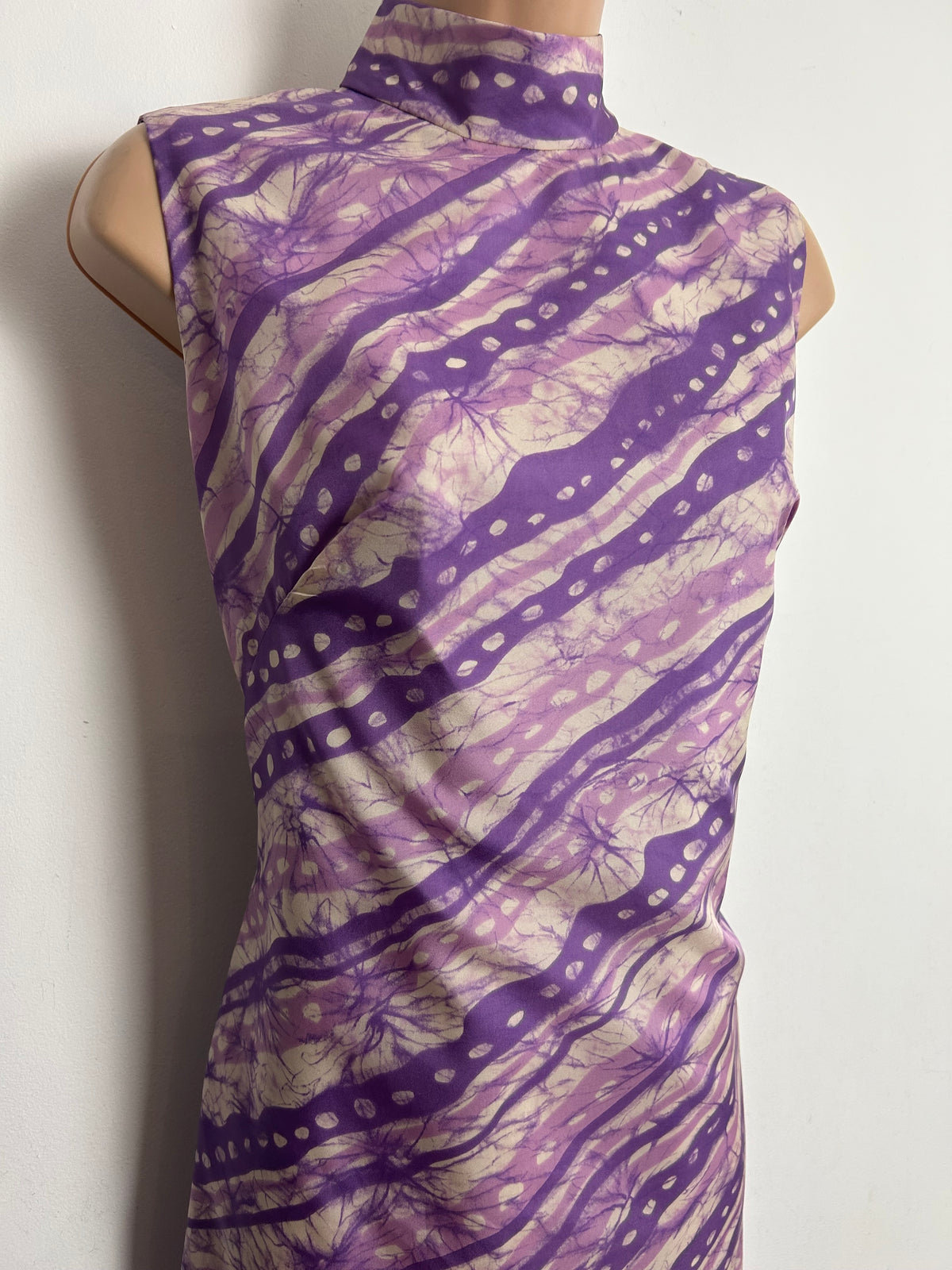 Vintage 1960s Size 10 Pink Tones Abstract Diagonal Stripe Print Sleeveless Mod Shift Dress