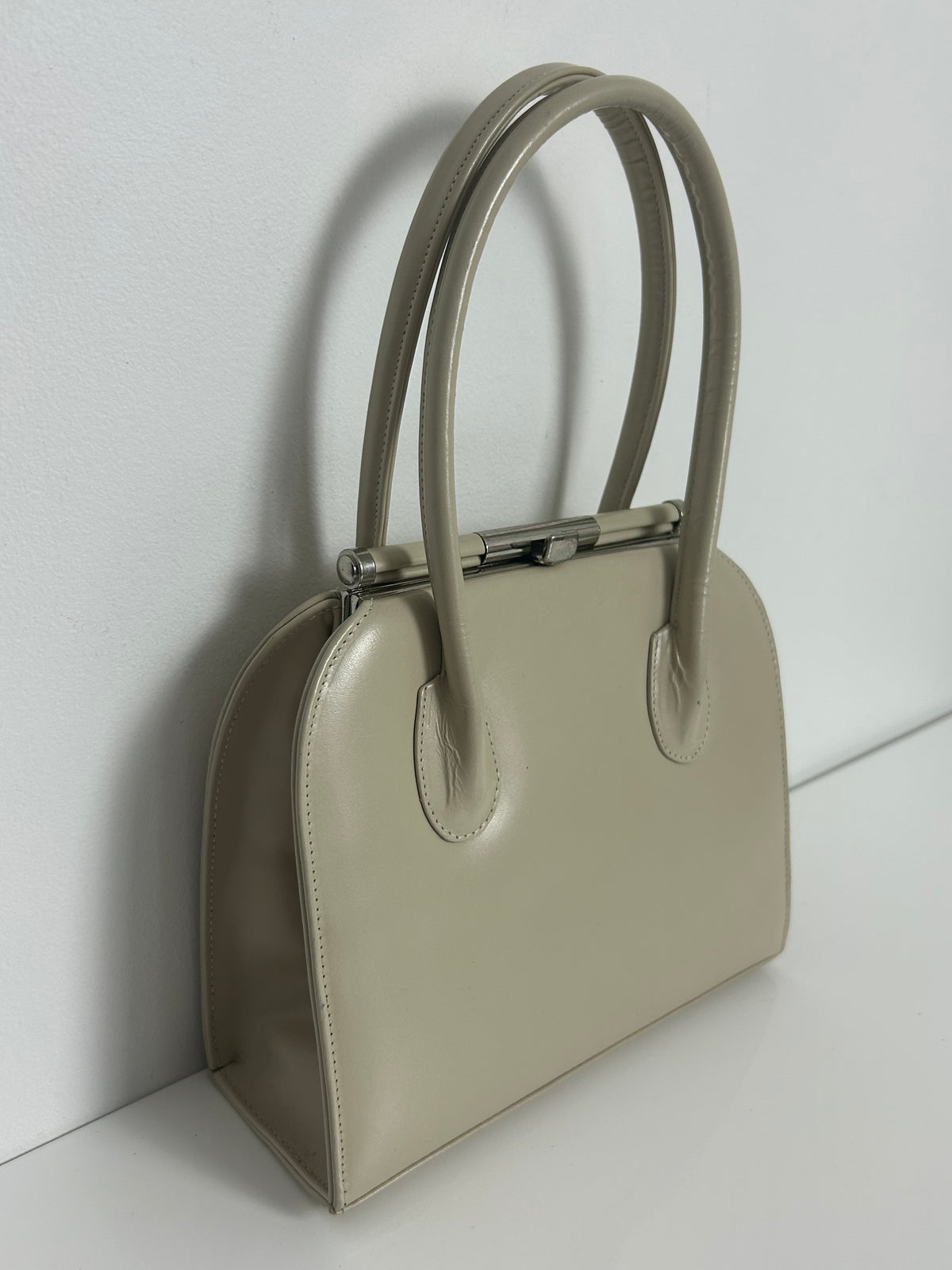 Vintage 1960s DEGREE Handmade In England Cream Leather Kelly Style Handbag