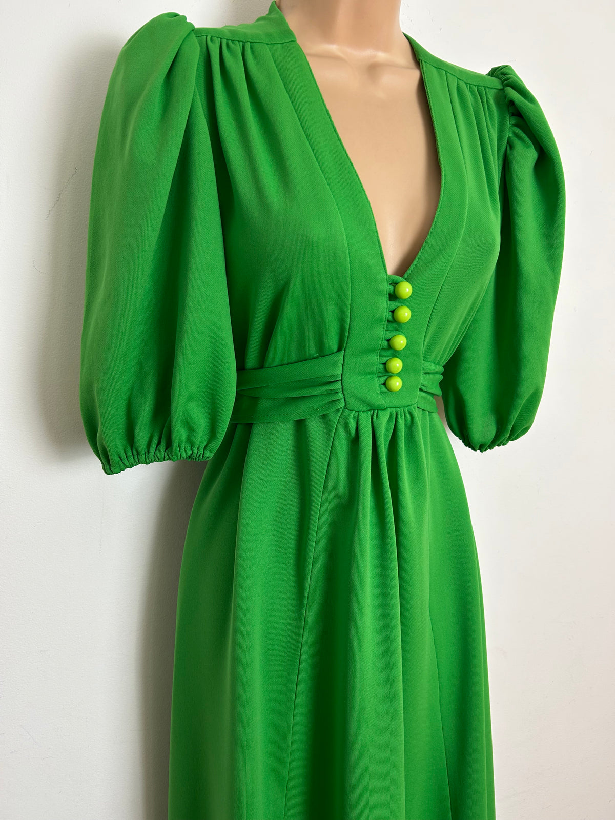Vintage 1970s Size 12-14 Green Mid Length Sleeve Tie Back Maxi Dress