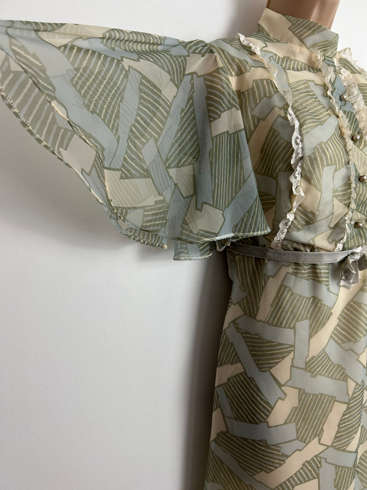 Vintage 1970s Size 8-10 Pretty Sage Green Abstract Print Lace Trim Prairie Boho Maxi Dress