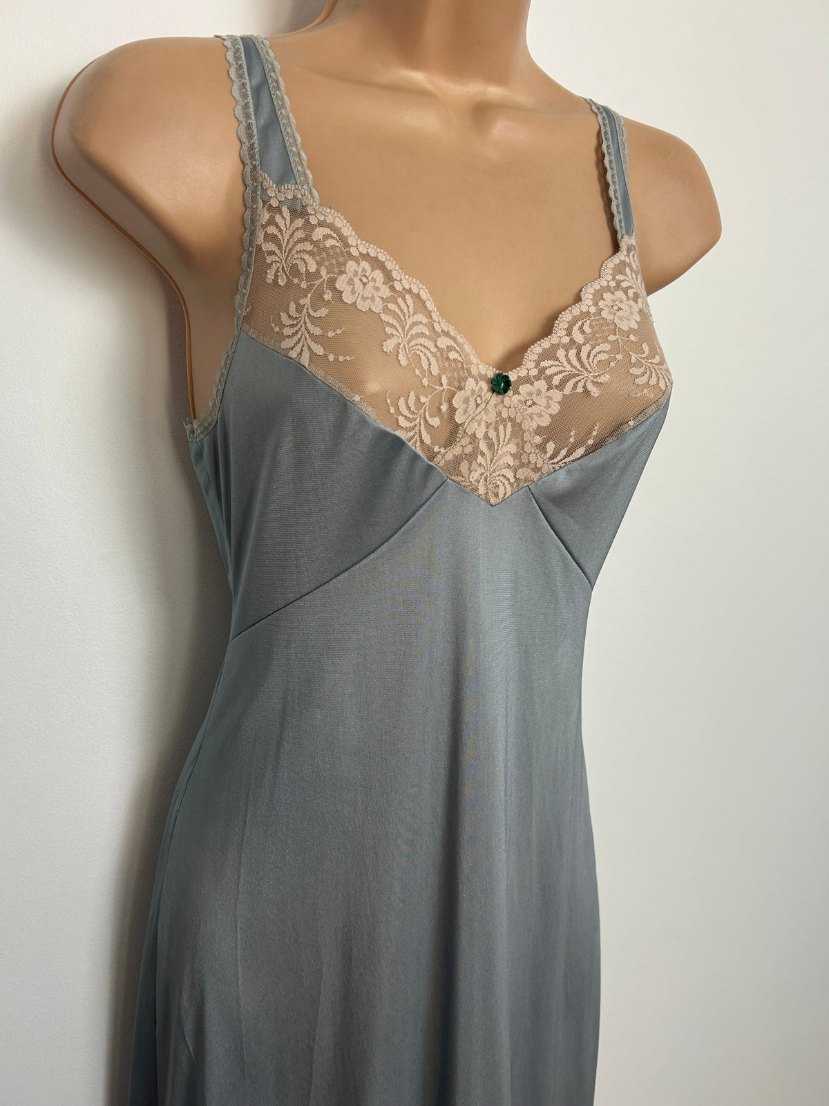 Vintage 1970s TRIUMPH INTERNATIONAL Size 8 Blueish Grey Lace Trim "Jasmin" Slip