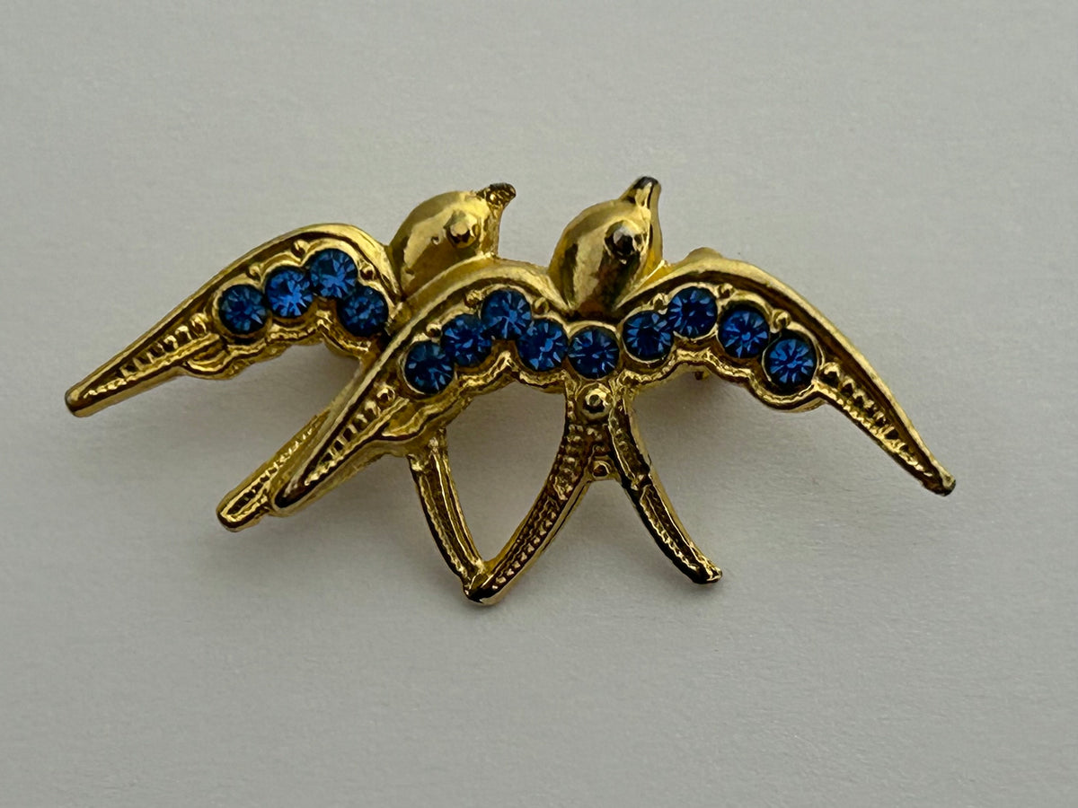 Vintage Sweet Little Gold Tone Blue Stone Set Swallows In Flight Pin Brooch