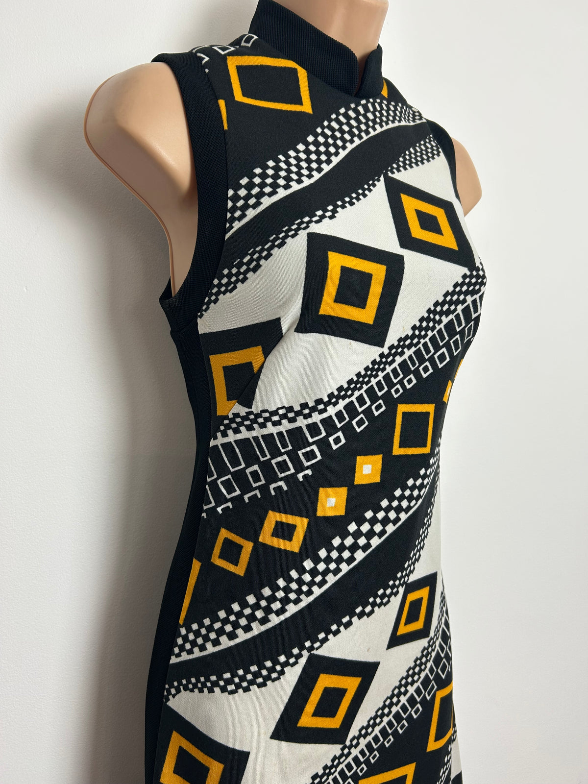 Vintage Early 1970s AMAZING Size 6-8 White Black & Yellow Geometric Print Column Maxi Dress