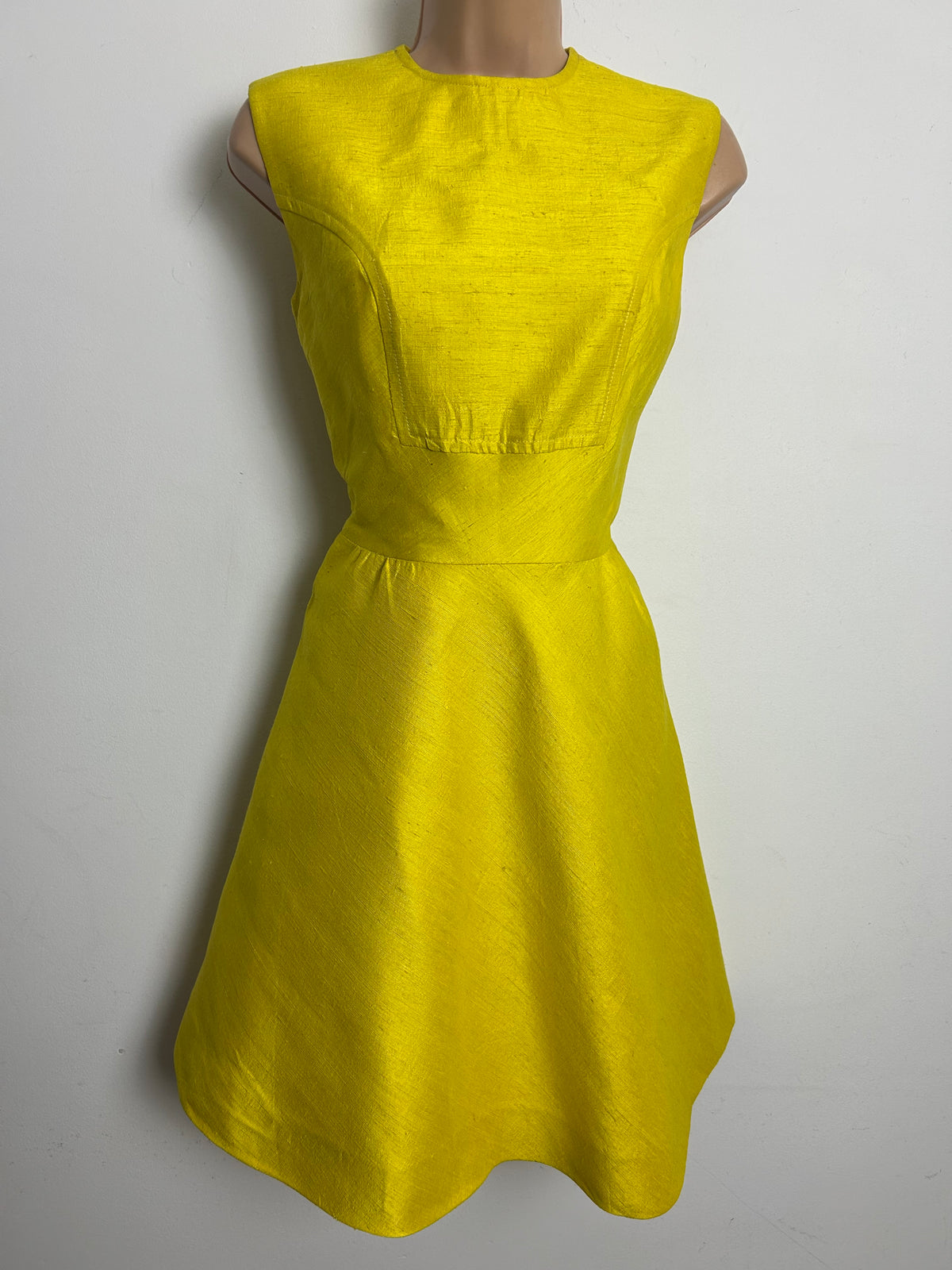 Vintage 1960s ROVILLE Size 8 Yellow Siam Silk Sleeveless Fit & Flare Mod Dress