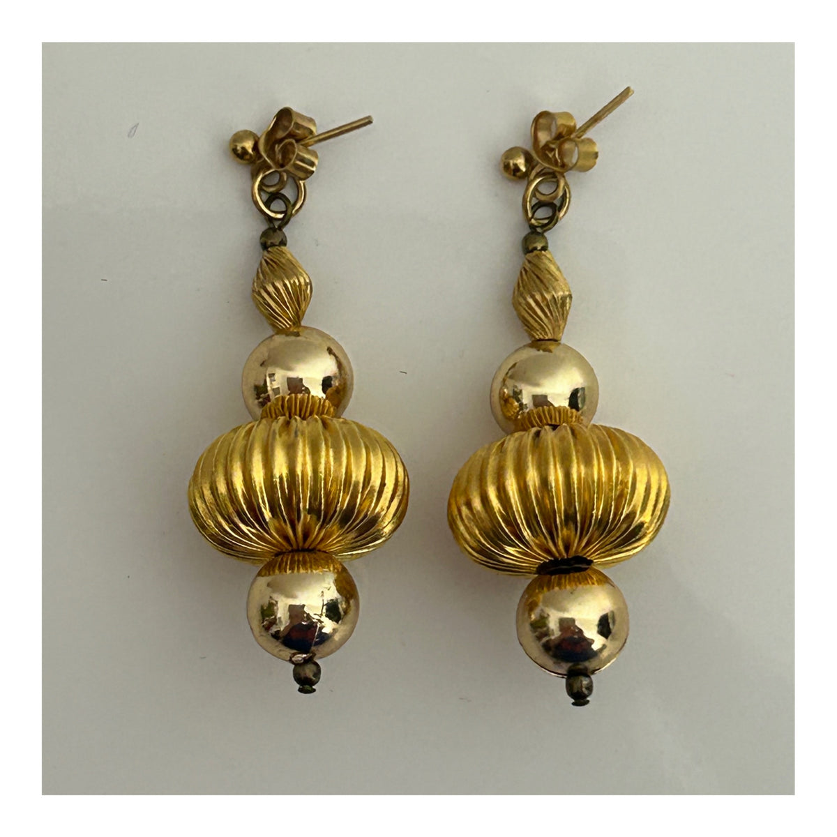 Vintage Gold Tone Ribbed Effect Statement Drop Earrings