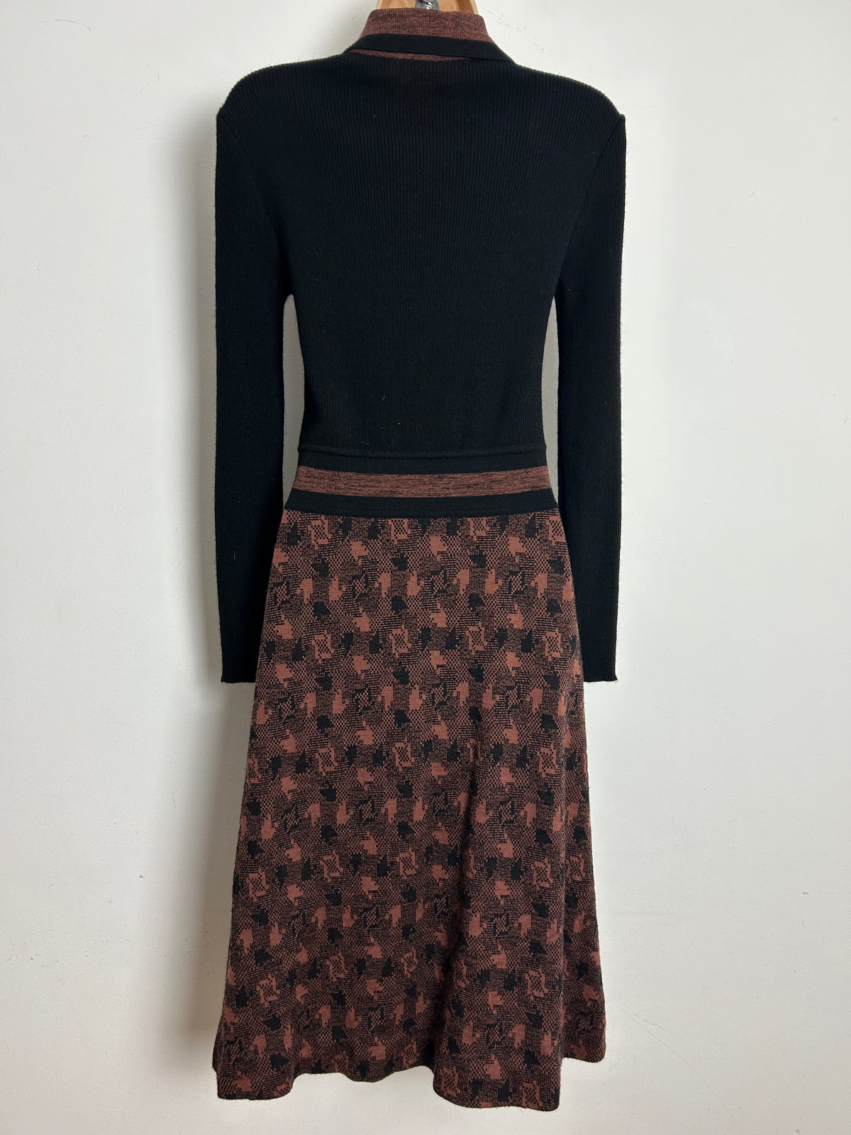 Vintage 1970s Size 8-10 Brown & Black Abstract Check Print Rib Jersey Mod Day Dress