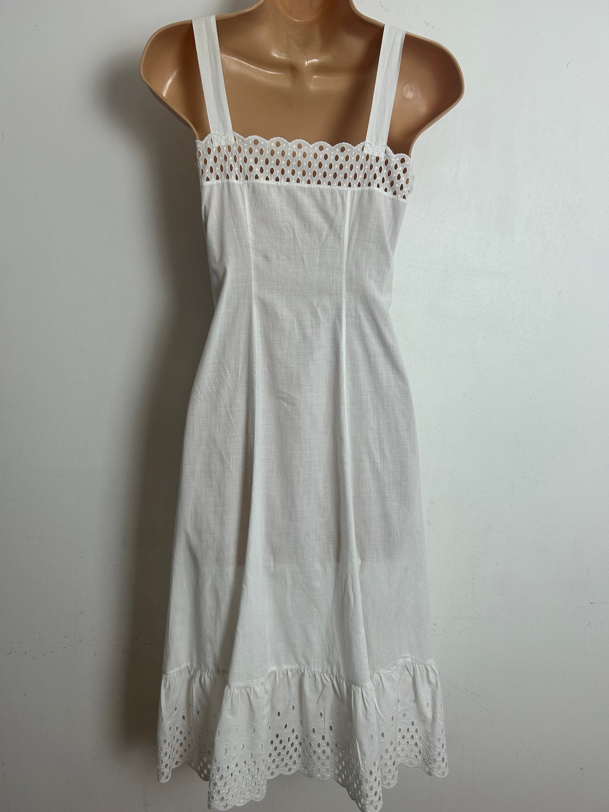 Vintage 1970s Size 10 White Cut Out Detail Cotton Summer Nightdress