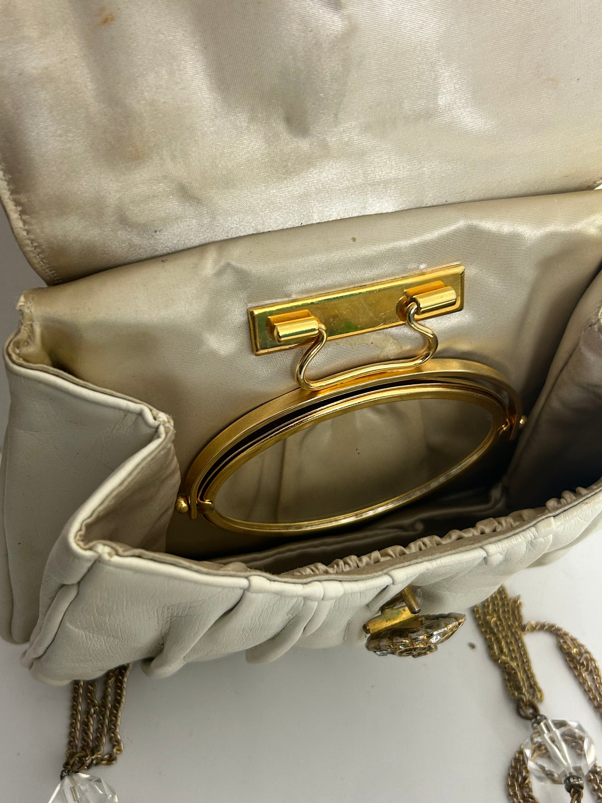 Vintage RARE 1950s Ivory Leather Beautiful Shape Handbag With Chain Strap & Hinged Mirror