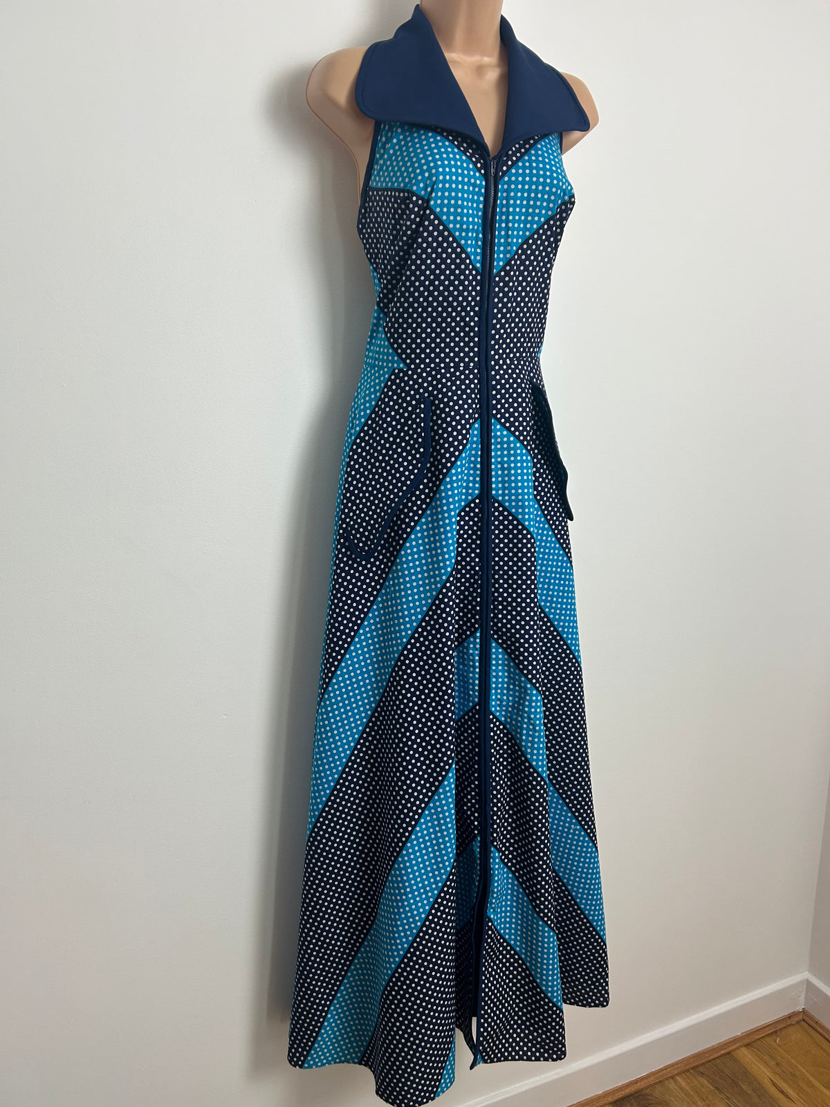 Vintage Early 1970s JEAN ALLEN Size 12 Navy Blue Turquoise & White Polka Dot Halterneck Zip Front Maxi Dress