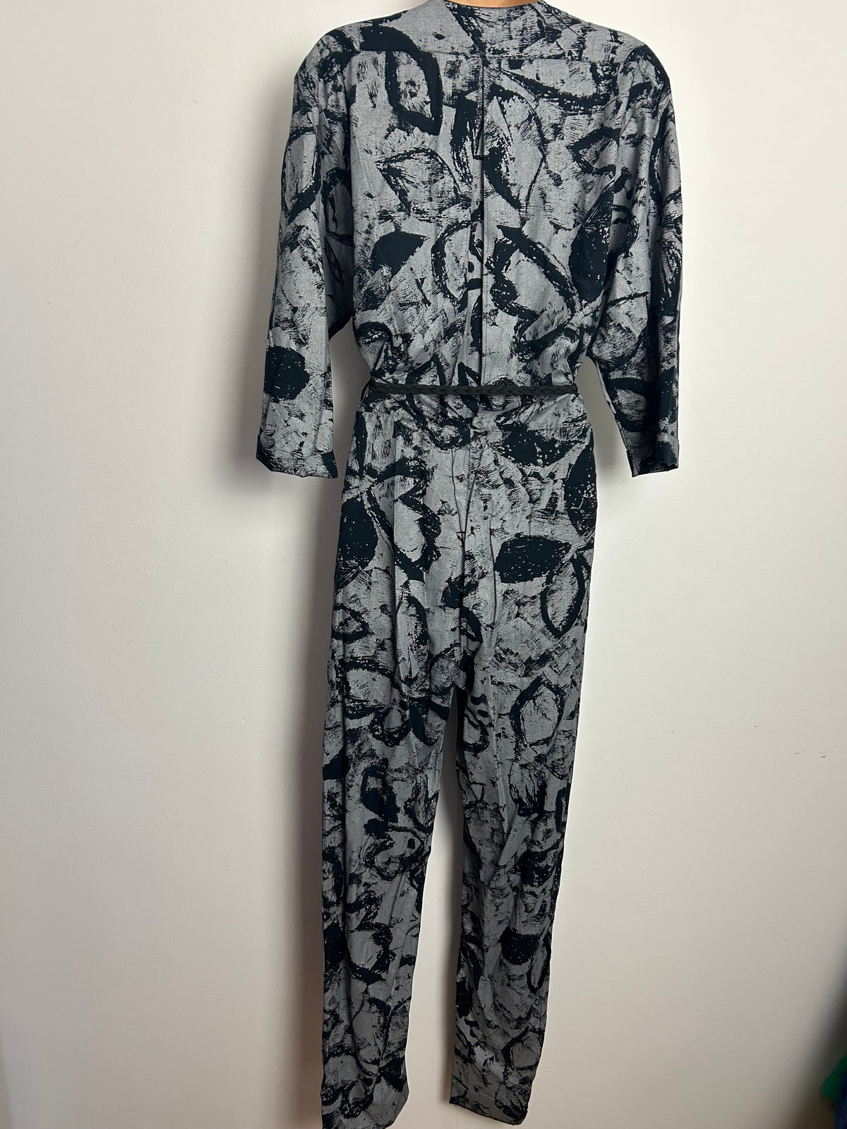 Vintage 1980s Size 10-12 Silvery Grey & Black Abstract Print 3/4 Sleeve Tapered Leg Jumpsuit