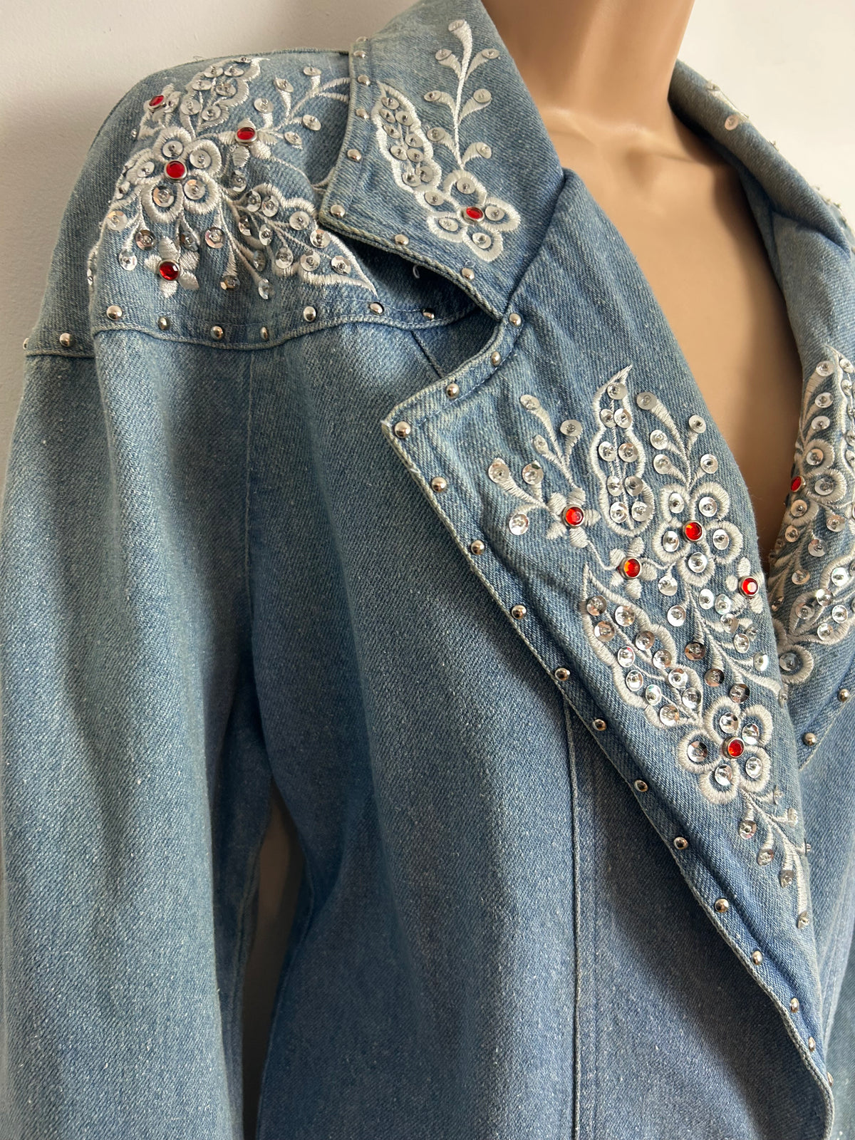 Vintage 1980s JENJEN BY DARIAN Size M (12-14) Stonewash Embroidered Jewel & Sequin Blazer Style Denim Jacket