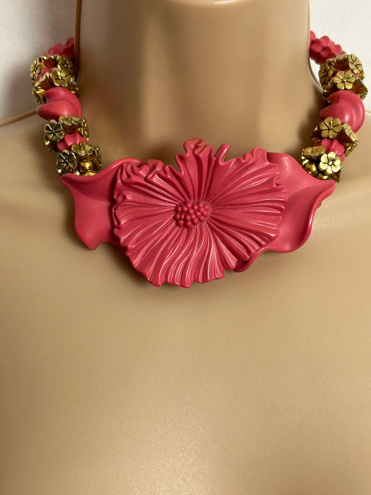 Vintage 1960s Fabulous Chunky Pink & Gold Plastic Floral Statement Choker Necklace