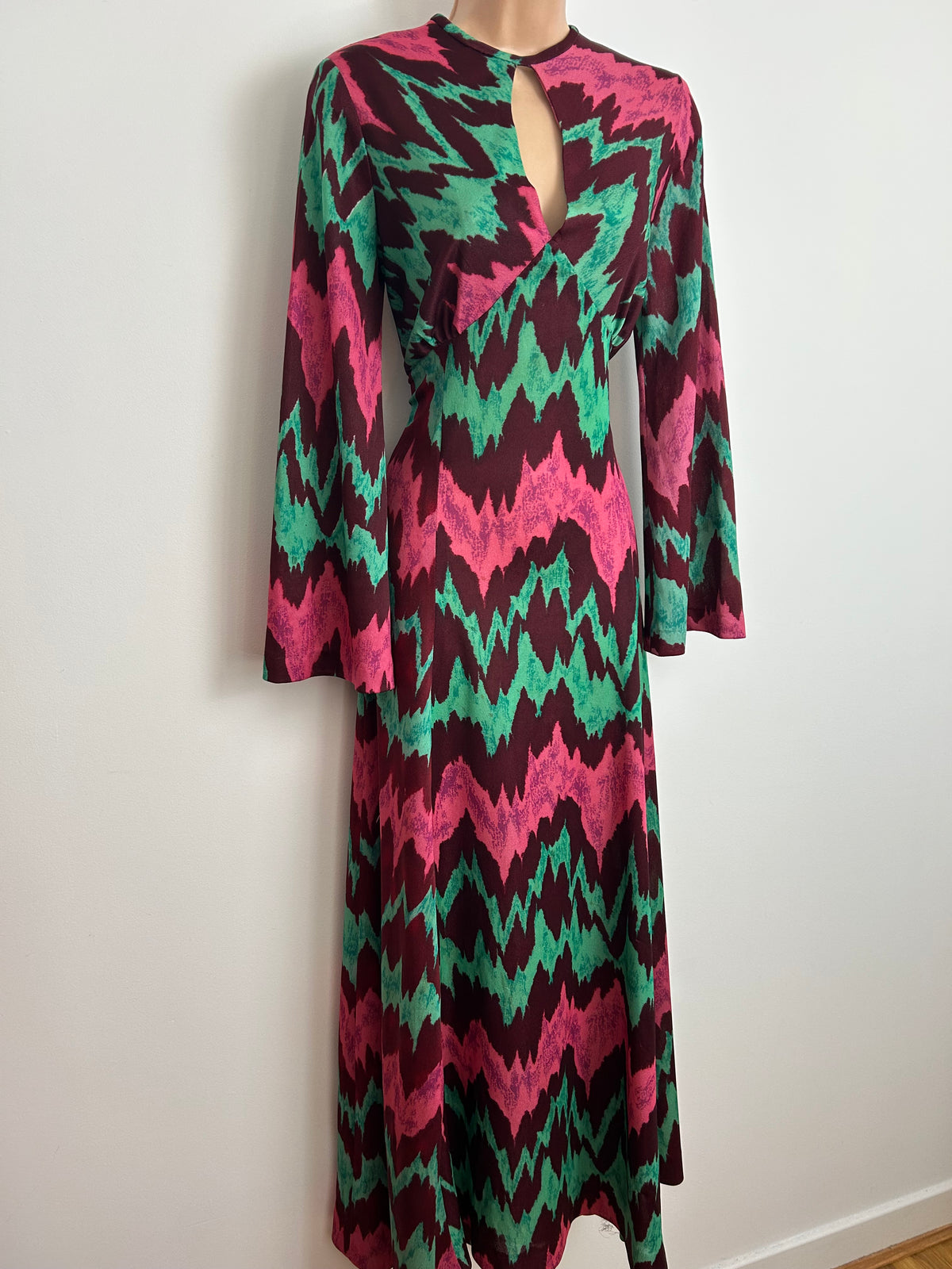 Vintage 1970s PENELOPE PICKWICK Size 10 Maroon Dark Pink & Green Zig zag Stripe Print Long Sleeve Maxi Dress