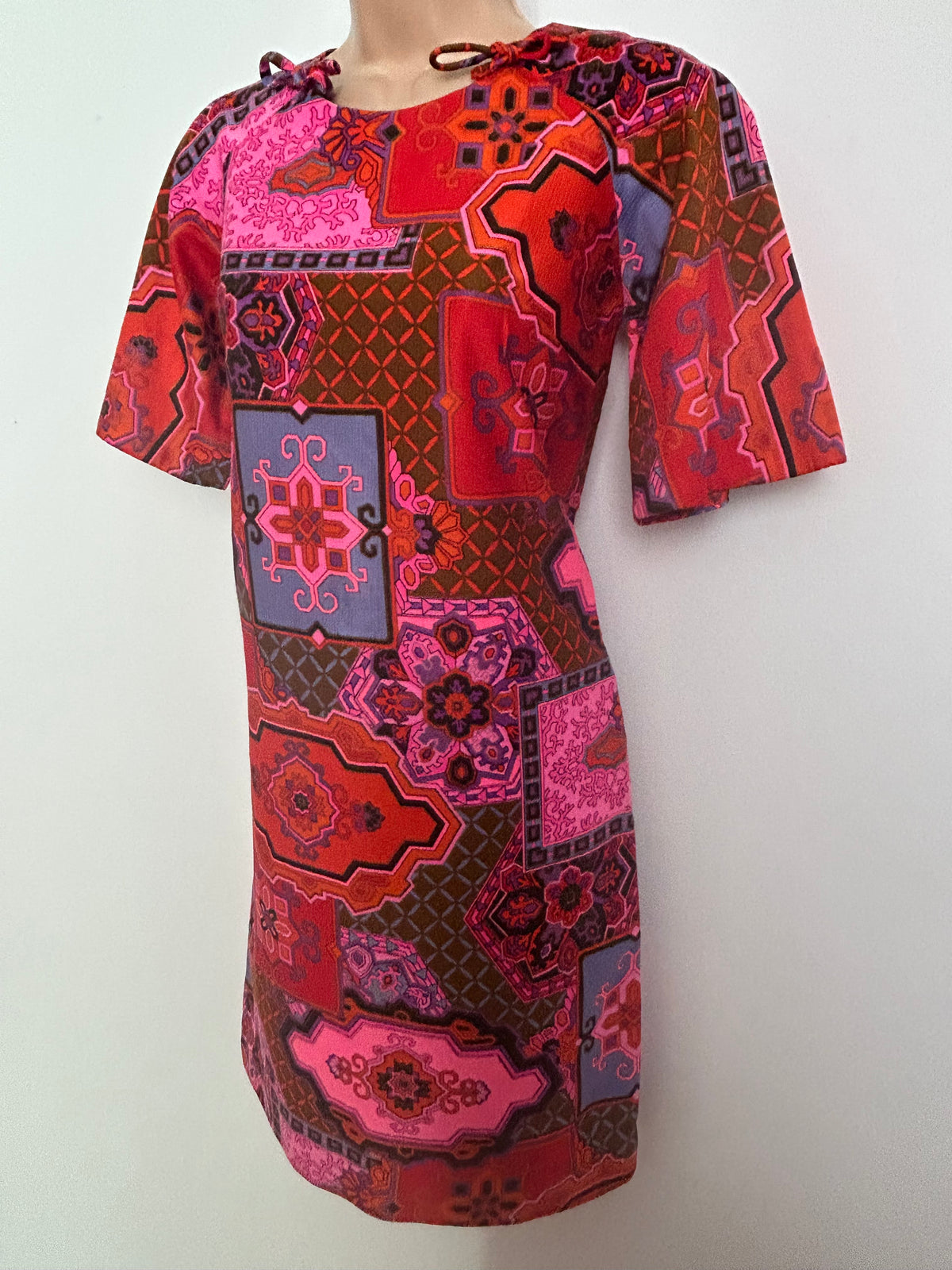 Vintage Late 1960s BJ'S Fashions Honolulu Size 6-8 Red Pink Orange & Blue Psychedelic Geo Print Mod Shift Dress