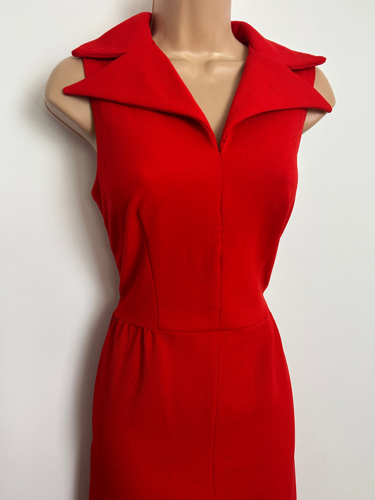 Vintage 1970s Size 8 Red Double Lapel Dagger Collar Sleeveless Maxi Dress