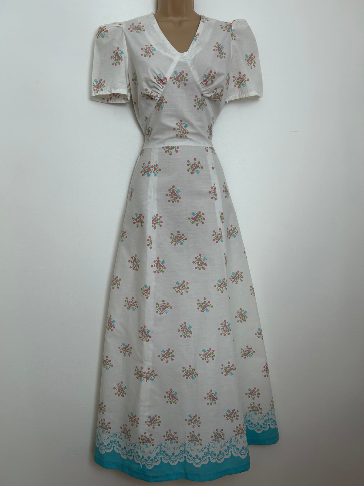 Vintage 1970s Size 10 Pretty White Pink & Blue Basket Of Flowers Print Cotton Mix Summer Maxi Dress