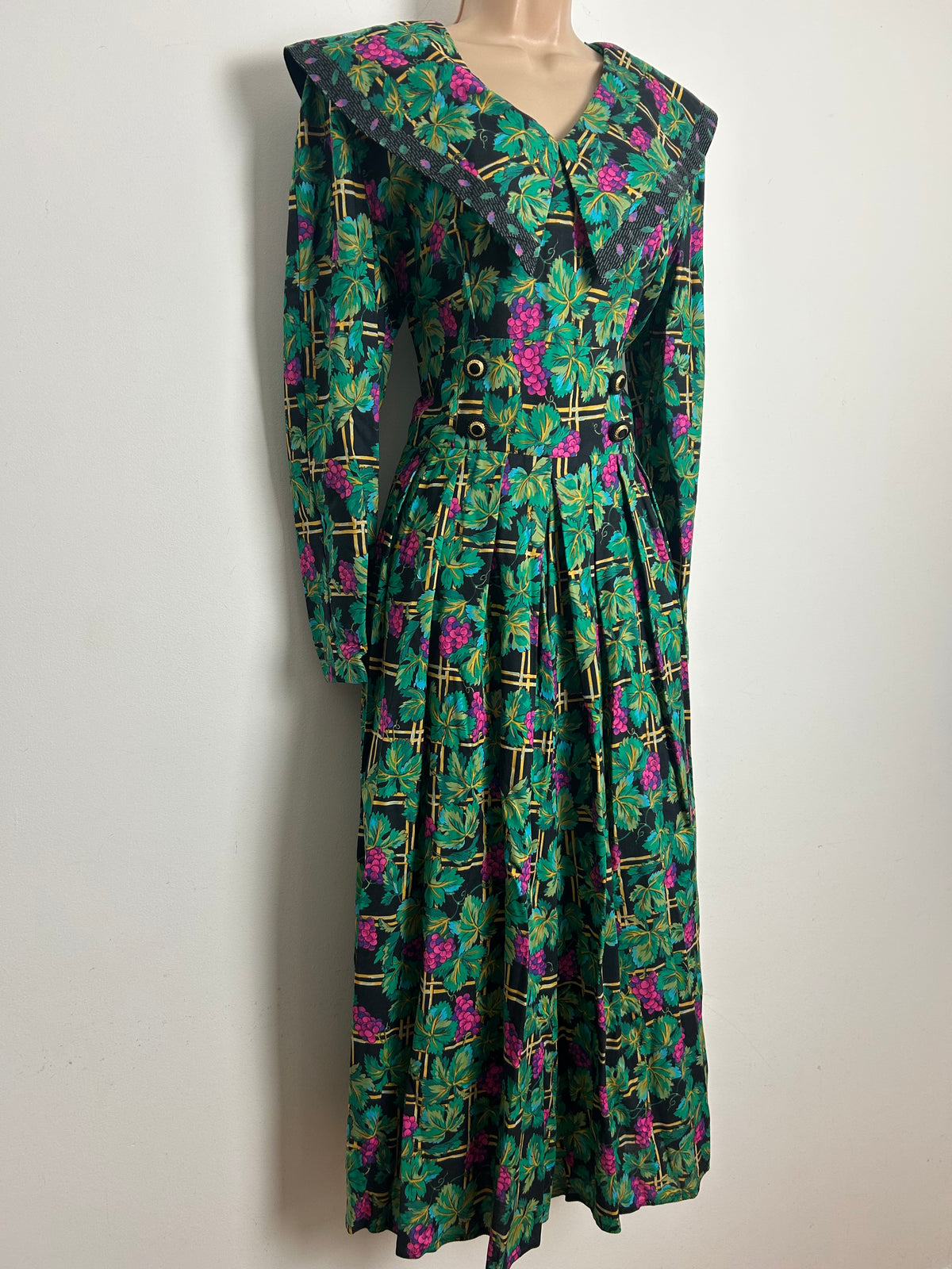 Vintage Late 1980s SUTTLES & SEAWINDS Size Small (8-10) Green Black & Pink Trellis & Grapevine Print Culotte Style Jumpsuit