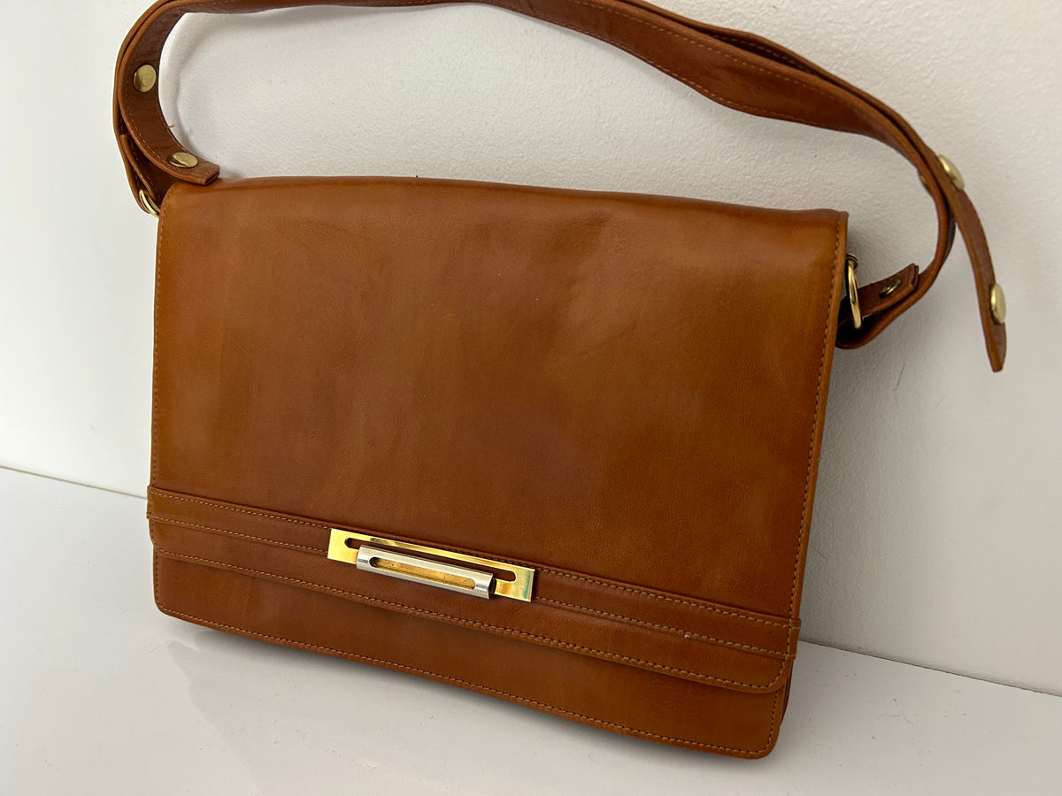 Vintage 1980s Tan Brown Gold Tone Leather Shoulder Bag With Adjustable Shoulder Strap