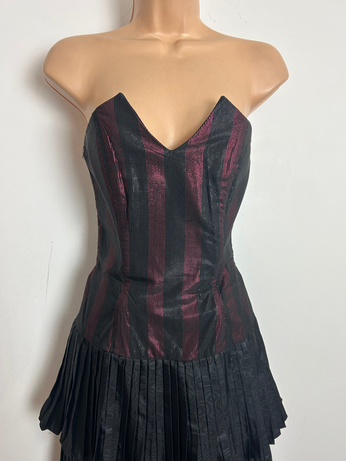 Vintage 1980s Size 8 Black & Metallic Pink Strapless Pleated Double Layer Party Prom Dress
