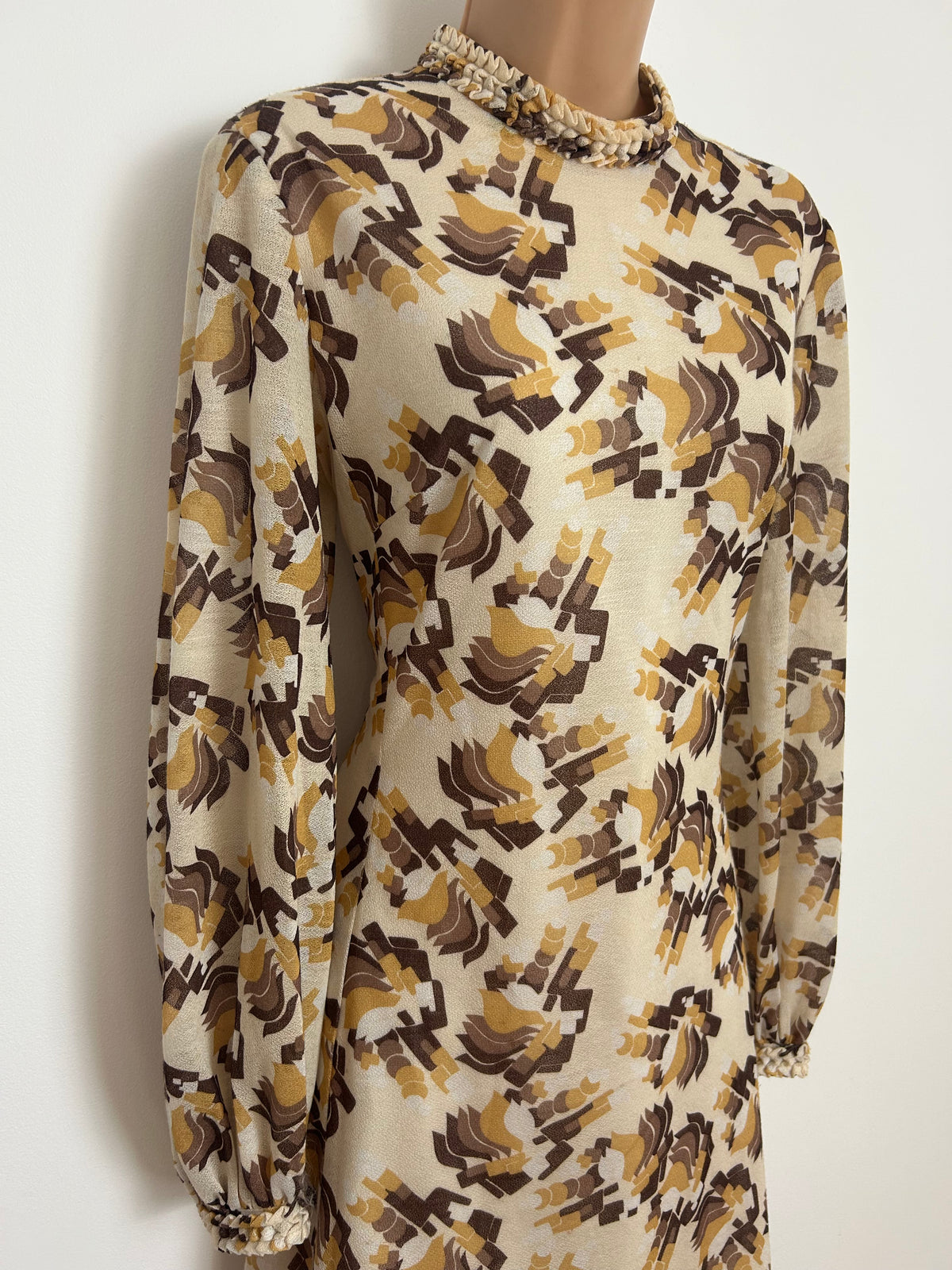 Vintage 1960s Size 12-14 Cream Brown & Mustard Abstract Print Long Sleeve Mod Shift Dress
