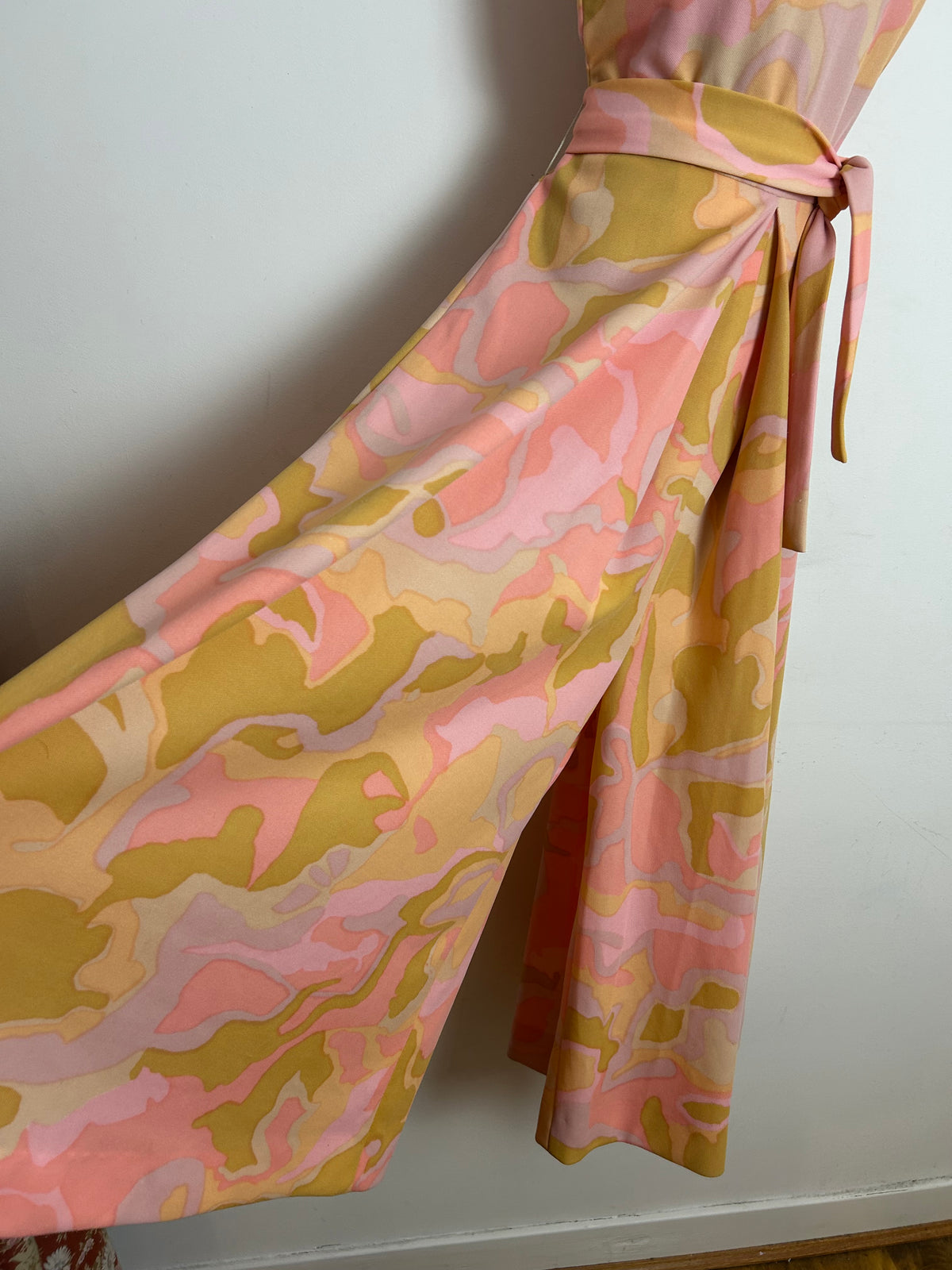 Vintage 1970s Size 12 AMAZING Pastel Pink & Peach Tones Psychedelic Print Wide Leg Palazzo Jumpsuit