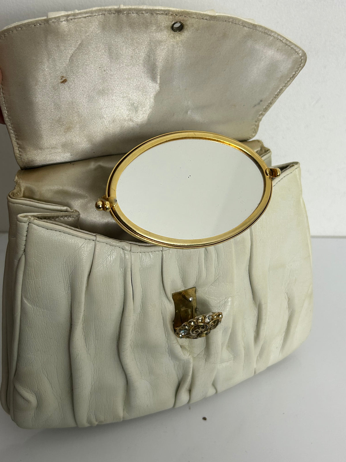 Vintage RARE 1950s Ivory Leather Beautiful Shape Handbag With Chain Strap & Hinged Mirror