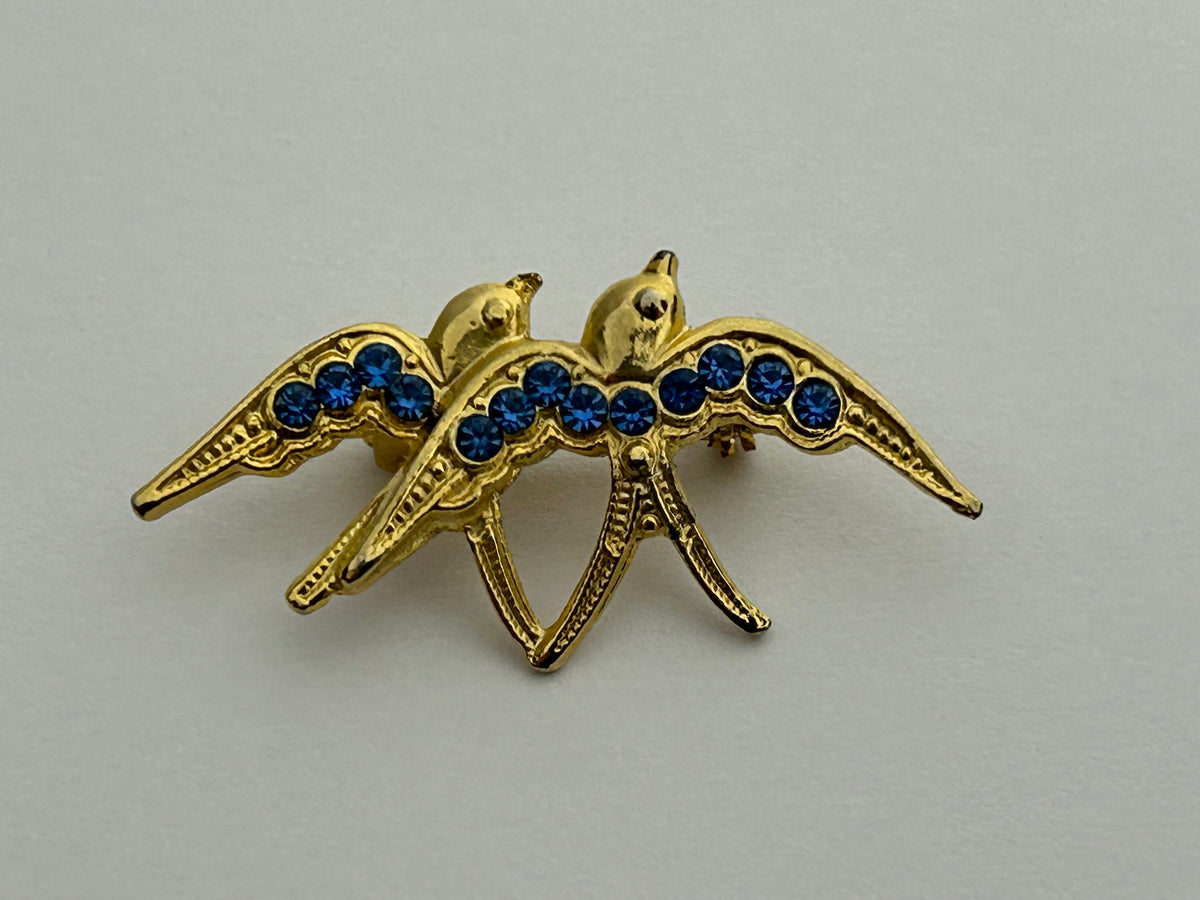 Vintage Sweet Little Gold Tone Blue Stone Set Swallows In Flight Pin Brooch