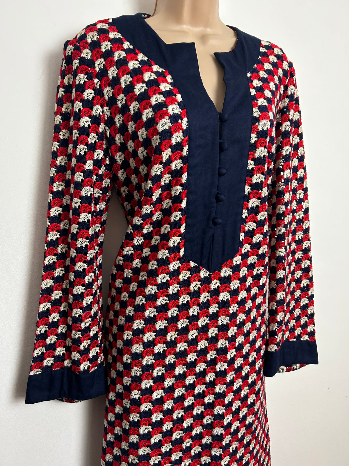 Vintage 1960s Size 14 Blue Red & White Loop Stitch Fabric Mod Shift Dress