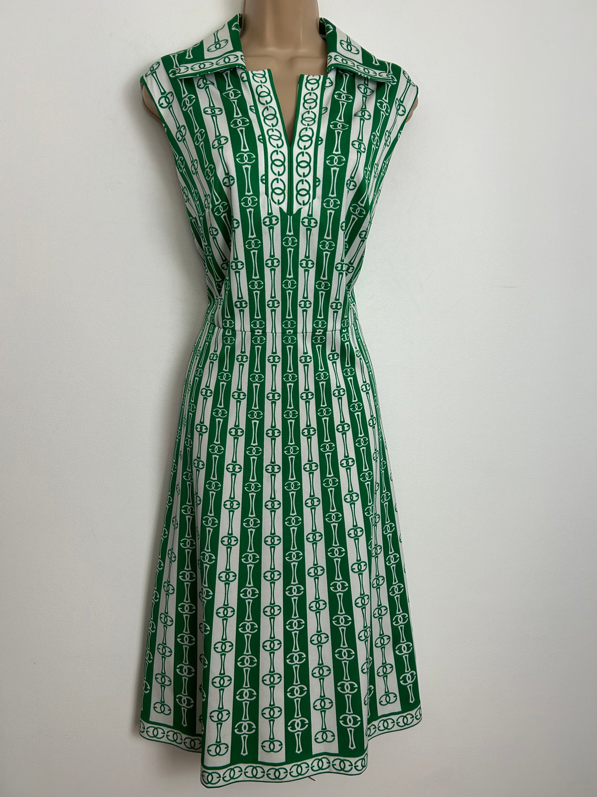Vintage 1970s Size 14 Green & White Abstract Geo Stripe Print Sleeveless Mod Fit & Flare Dress