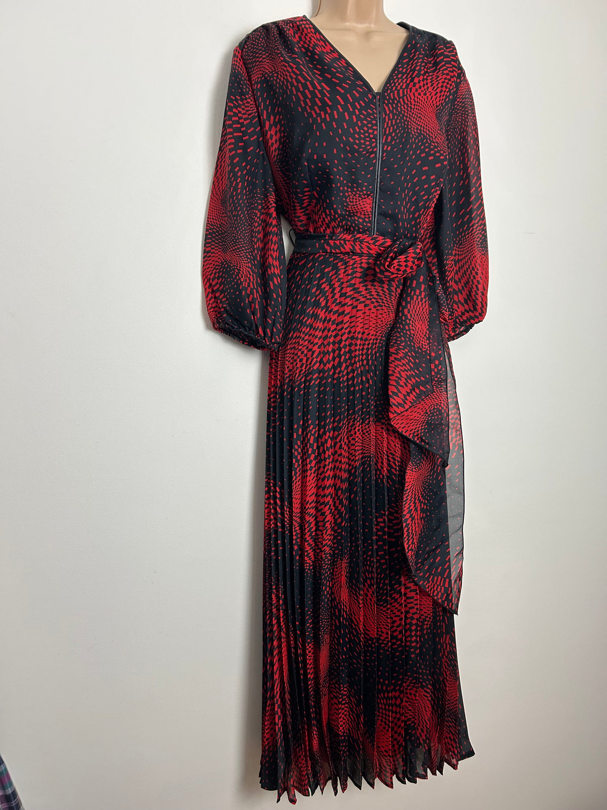 Vintage 1970s Size 16 Black & Red Op Art Print Belted Pleated Maxi Dress