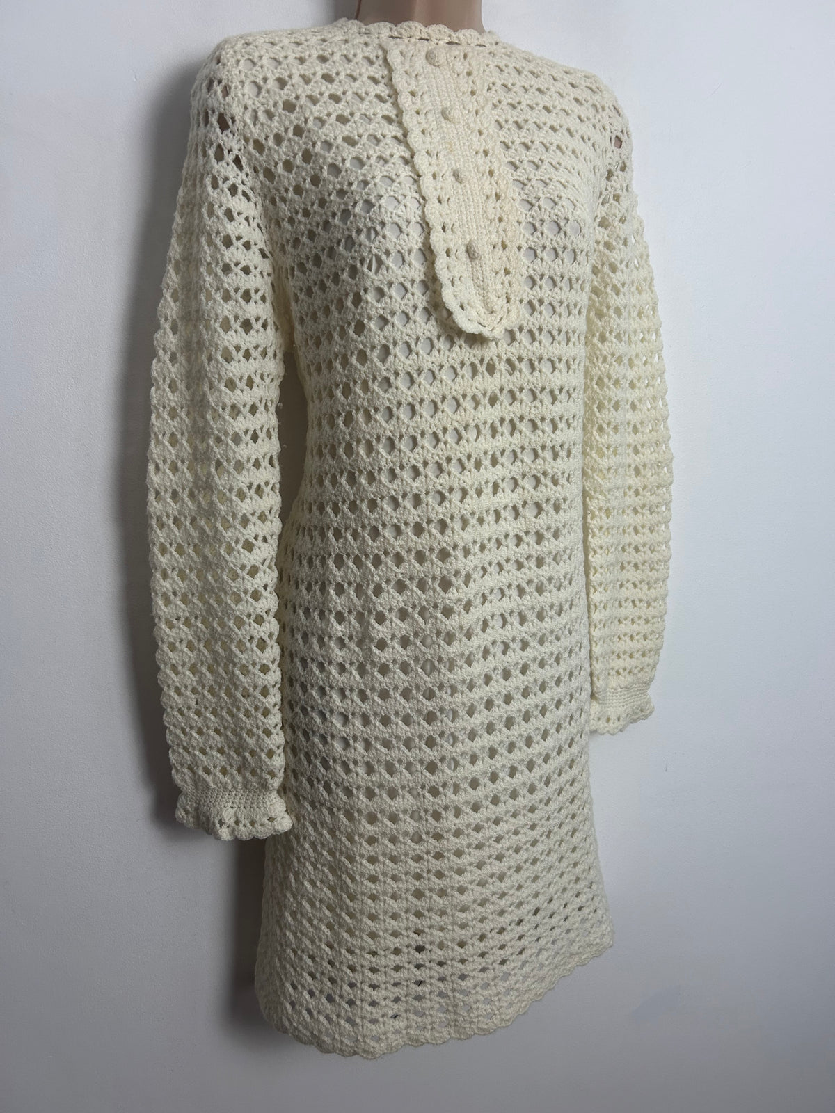 Vintage 1960s UK Size 10-12 Cream Crochet Long Sleeve Mod Shift Dress - Fully Lined.