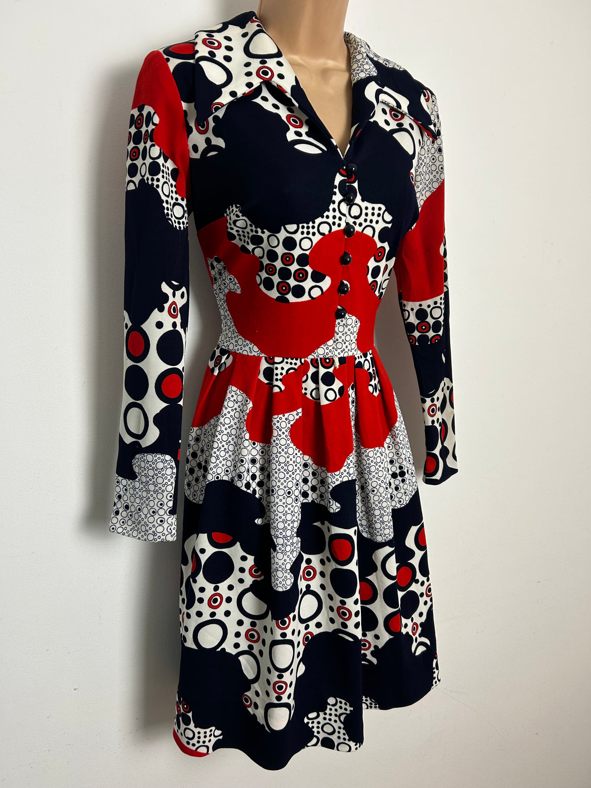 Vintage Late 1960s COVER GIRL OF AMERICA Size 8 Blue White & Red Abstract Spot Print Mod Dress
