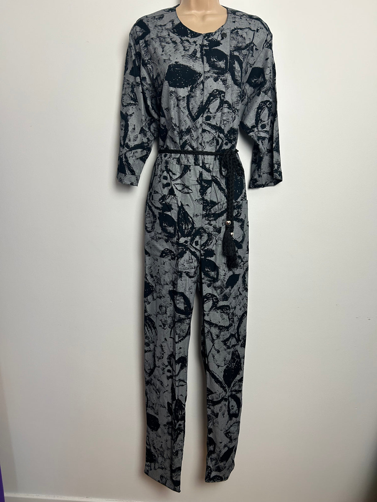 Vintage 1980s Size 10-12 Silvery Grey & Black Abstract Print 3/4 Sleeve Tapered Leg Jumpsuit