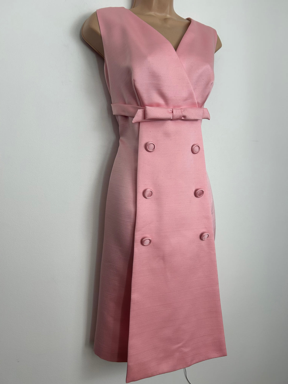 Vintage 1960s Size 10 Pale Pink Sleeveless Bow & Button Front Mod Occasion Shift Dress