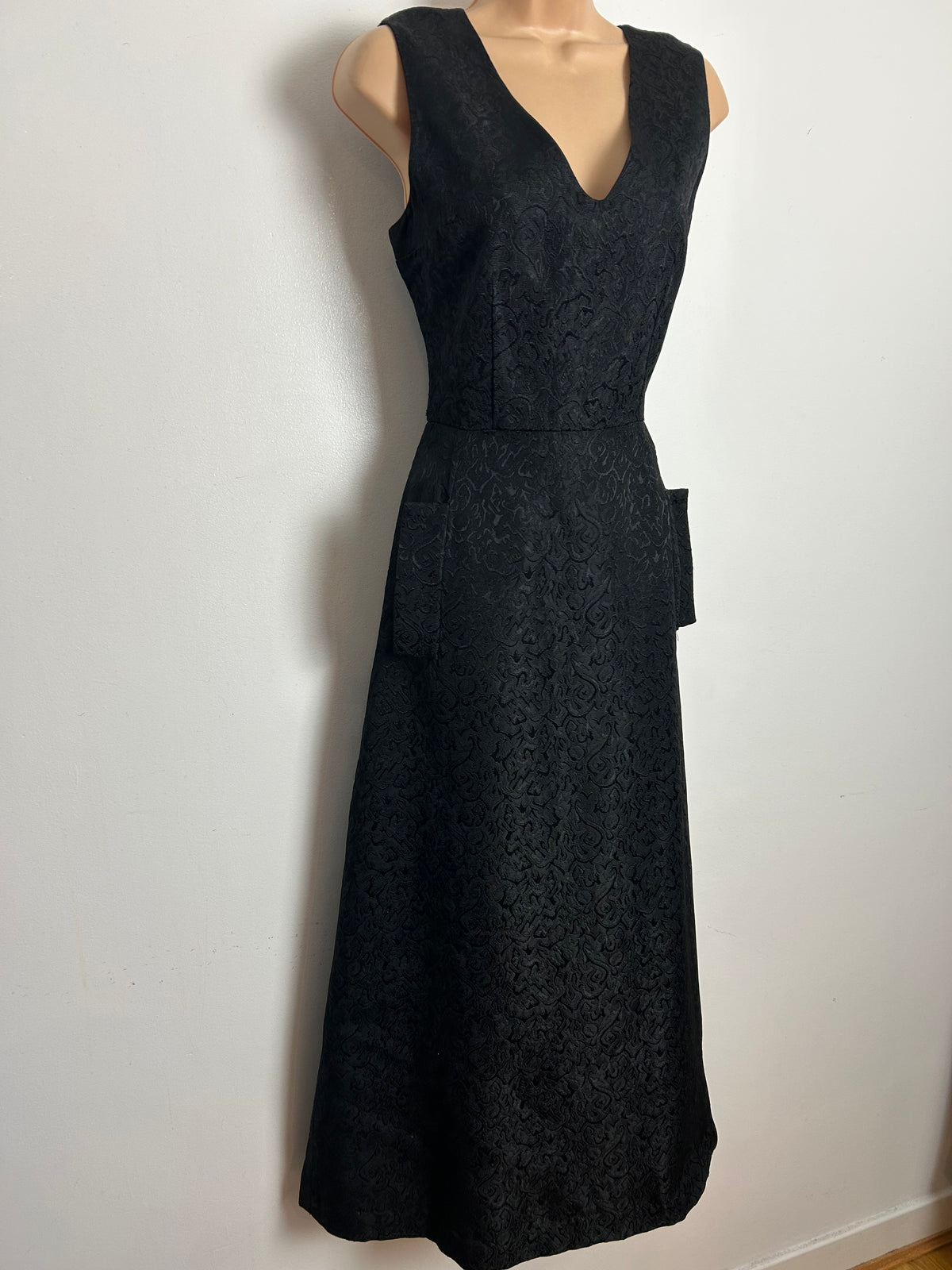 Vintage 1960s Size 8 Black Jacquard Sleeveless Maxi Dress With Mock Pocket Detail