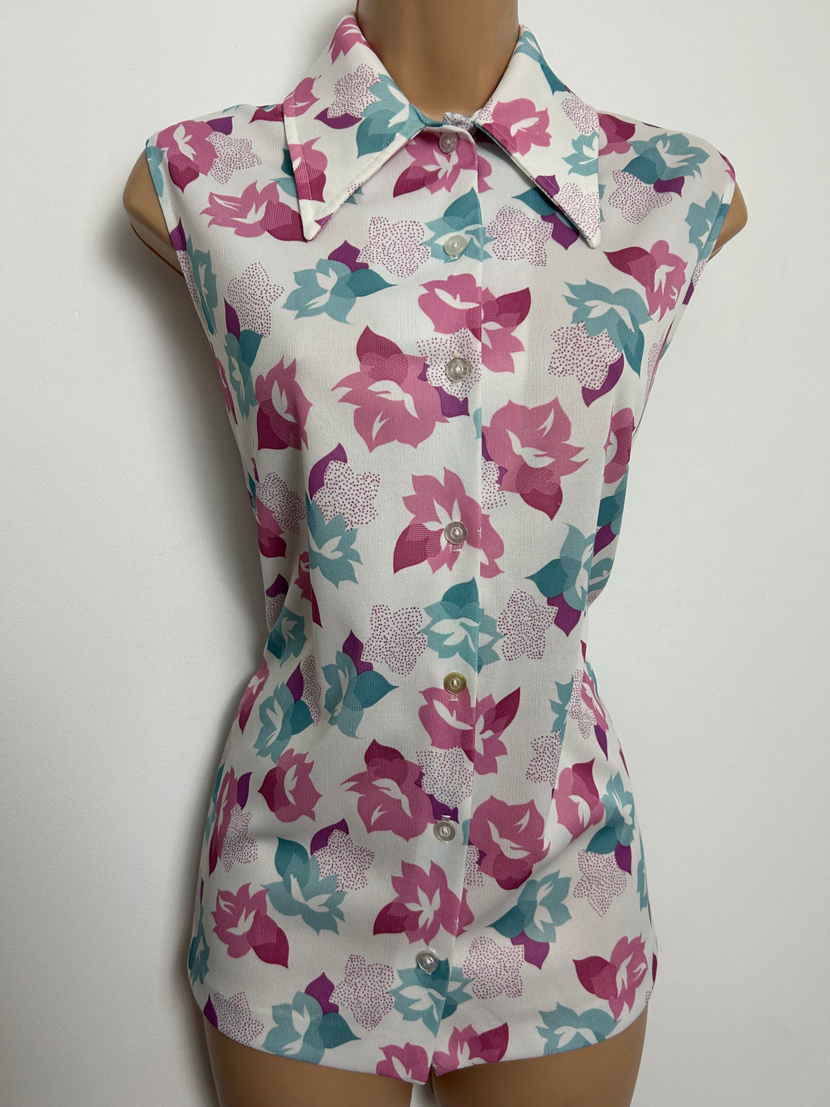 Vintage 1970s SEARS Size 14 White Pink & Blue Leaf Print Sleeveless Dagger Collar Shirt