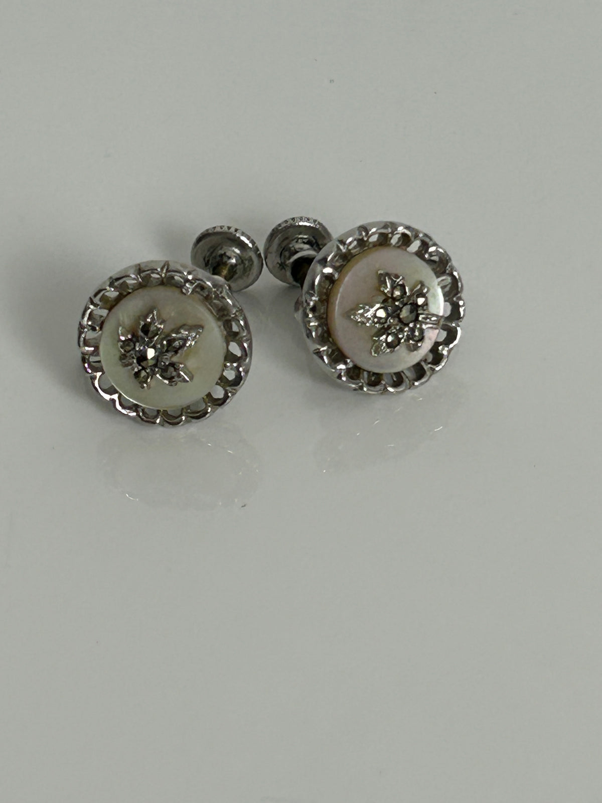 Vintage 1950s Rare & Collectable Canadian KEYES Silver Tone Mother Of Pearl Maple Leaf Screw Back Earrings