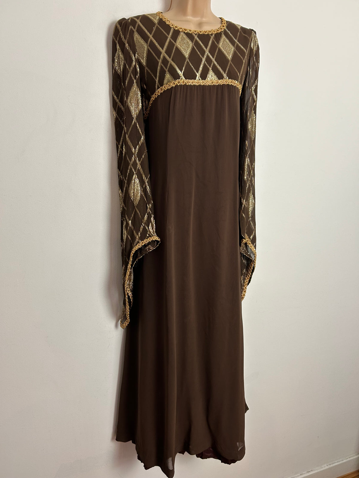 Vintage Early 1960s ALEXANDER CLARE UK Size 10 Brown & Gold Lurex Diamond Pattern Long Sleeve Occasion Maxi Dress