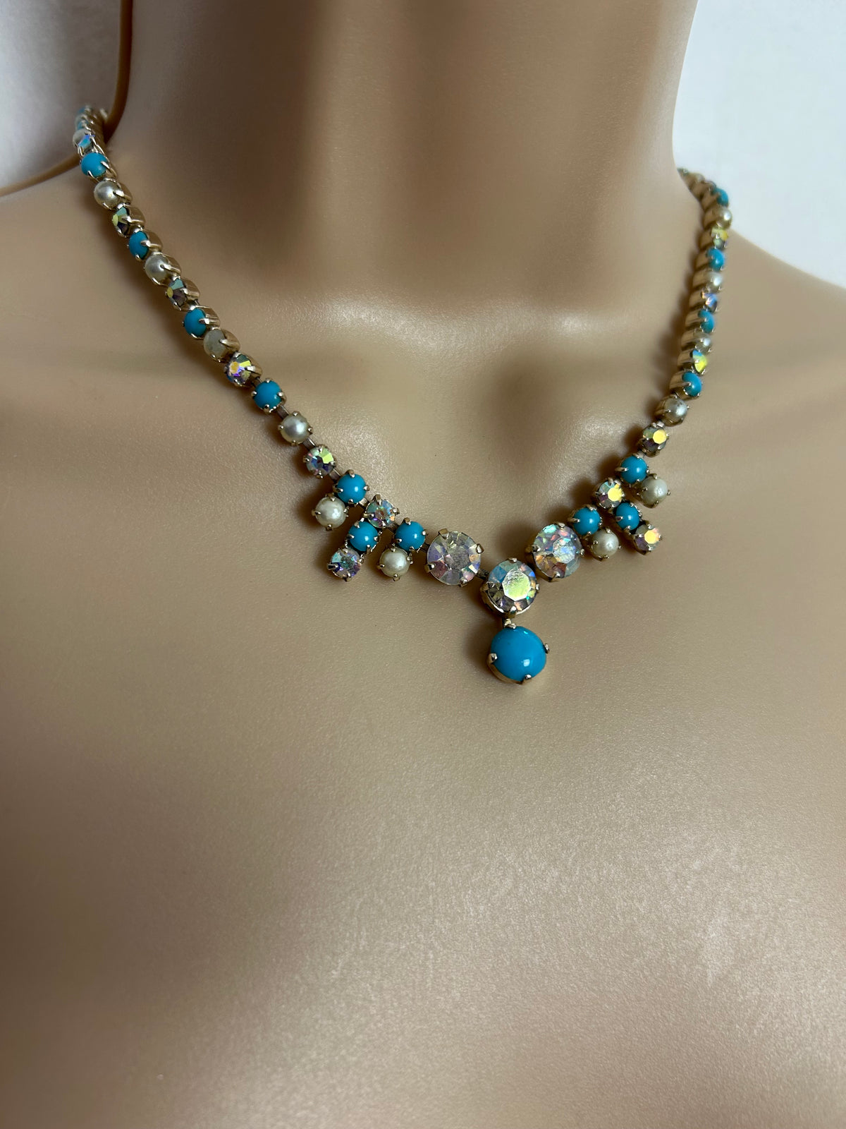 Vintage 1960s Blue Turquoise & Iridescent Aurora Borealis Glass Stone Flower Necklace