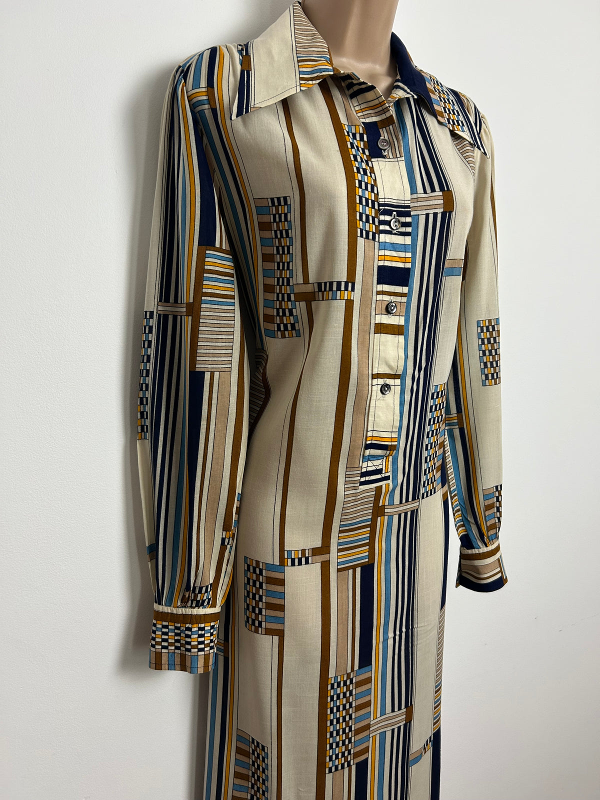 Vintage 1970s SUSAN SMALL Size 12-14 Beige Brown Orange & Blue Geo Stripe Print Shirt Dress