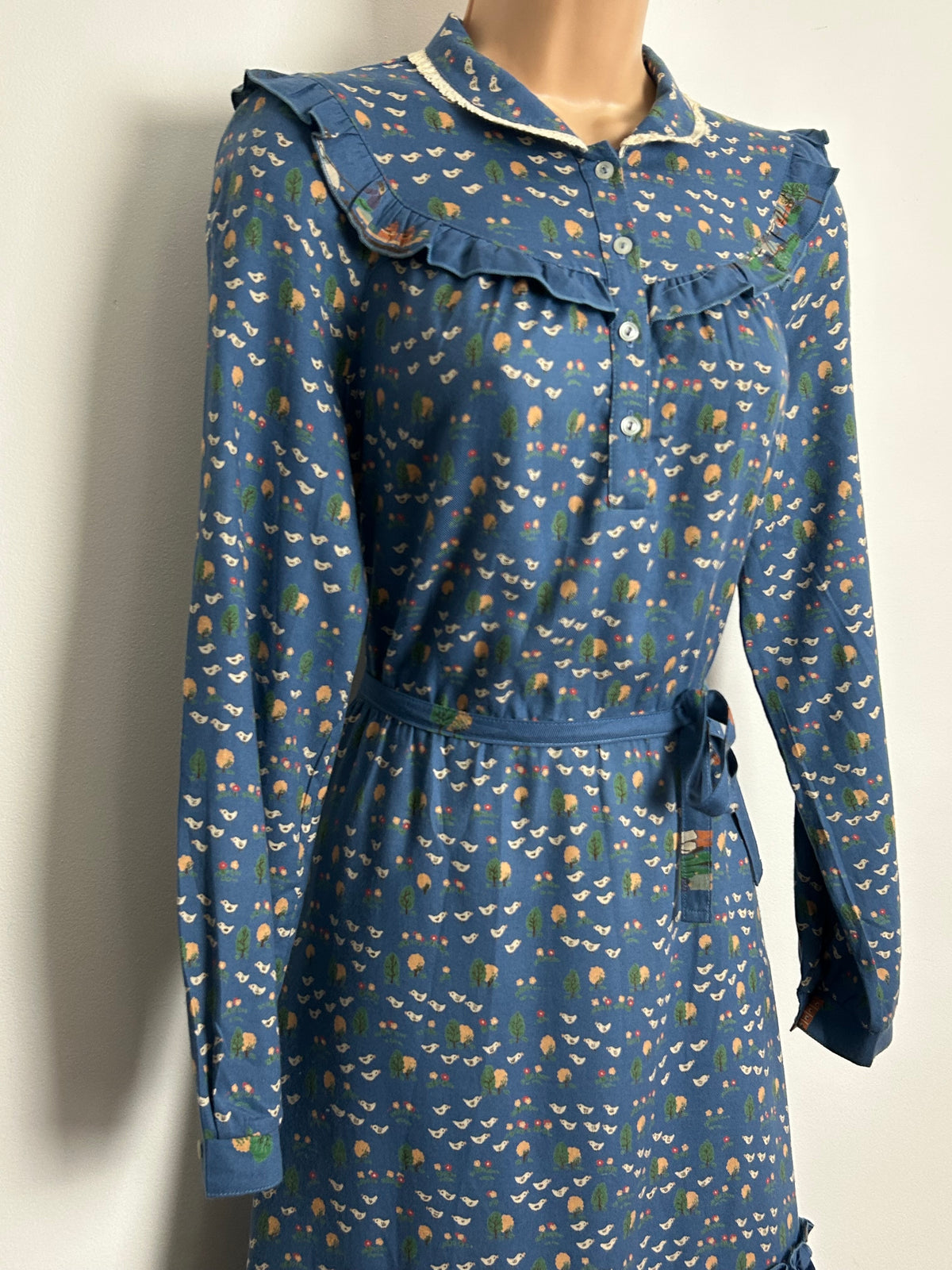 Vintage 1970s Size 12 Blue Duck & Farmyard Countryside Novelty Print Cotton Mix Prairie Belted Day Dress