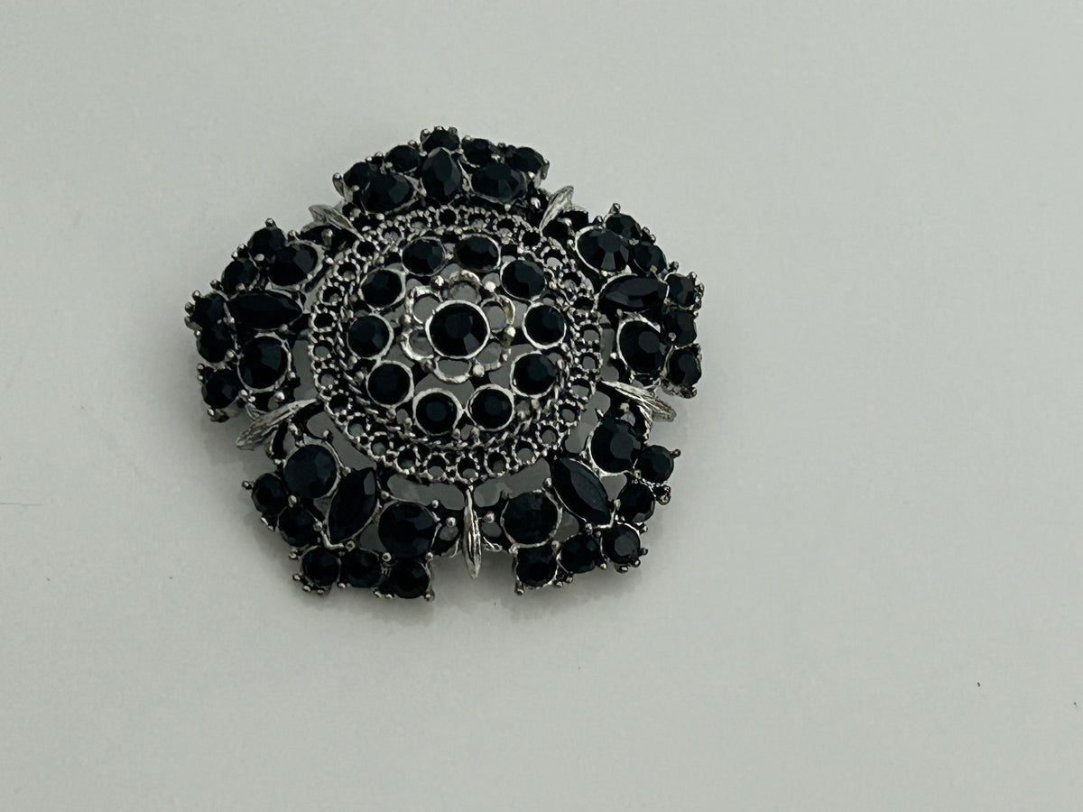 Vintage 1970s Silver Tone & Black Stone Set Brooch