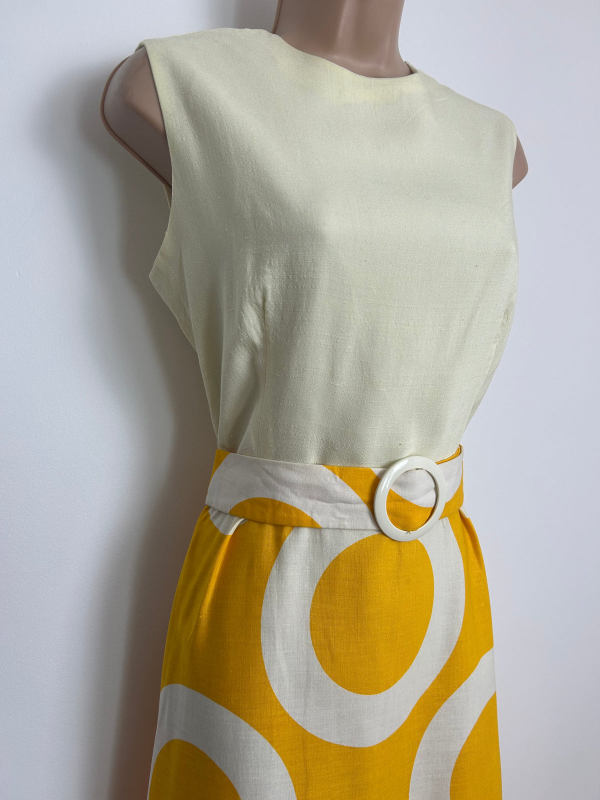 Vintage 1970s CAPRICCIOS BYROTER OF LONDON Size 10 Yellow White & Very Pale Lemon Circle Print Belted Maxi Dress