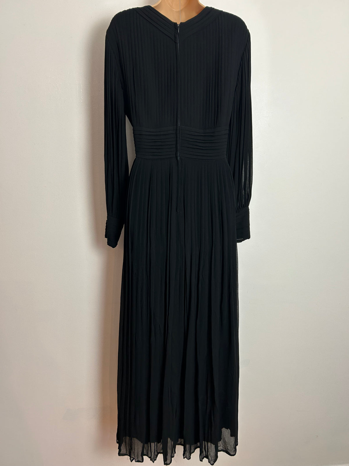 Vintage 1970s LOUIS FERAUD UK Size 12 Black Long Balloon Sleeve Pleated Evening Maxi Dress