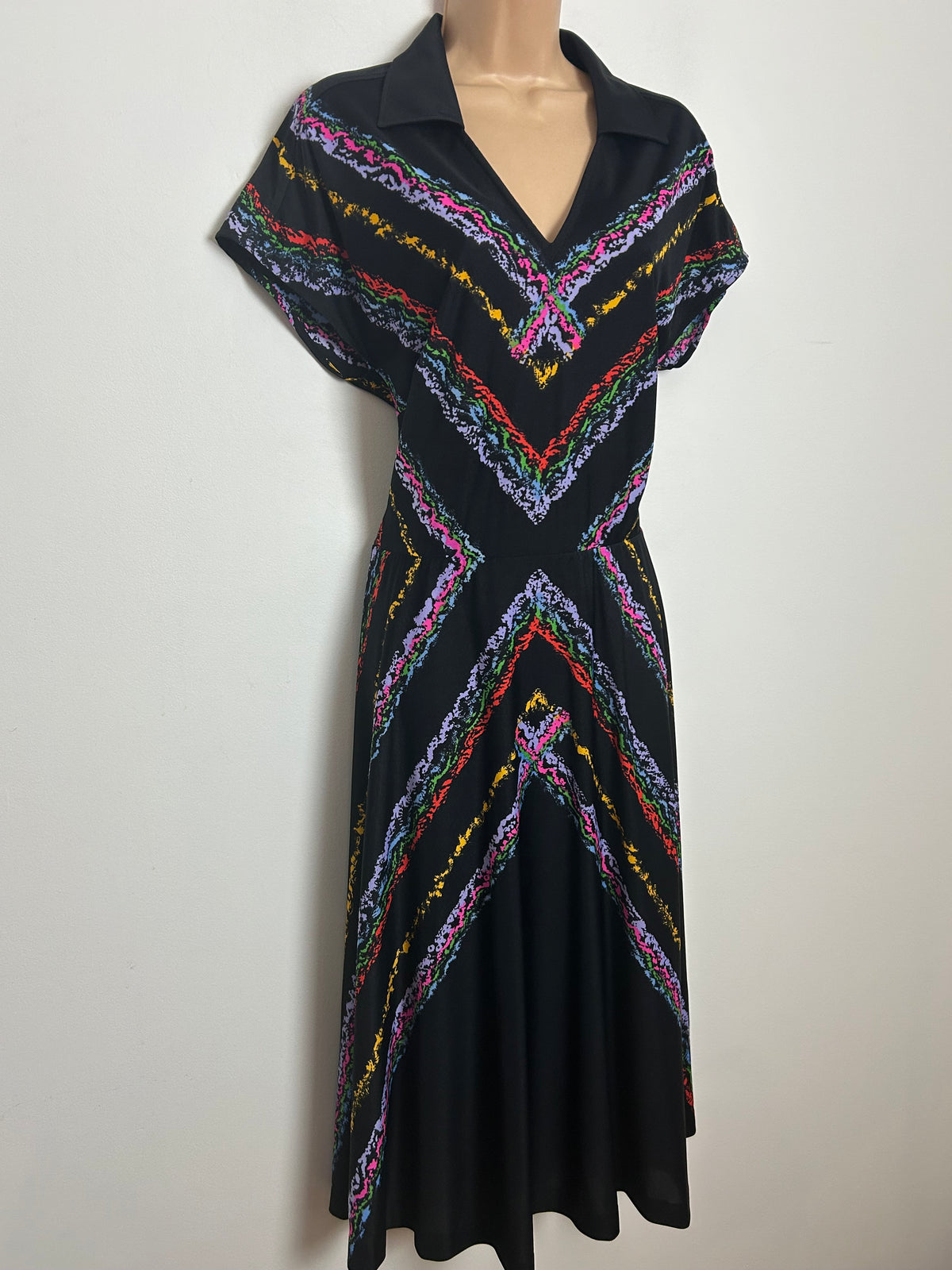 Vintage Early 1980s ELLE Size 10-12 Black Multicolour Chevron Stripe Day Dess