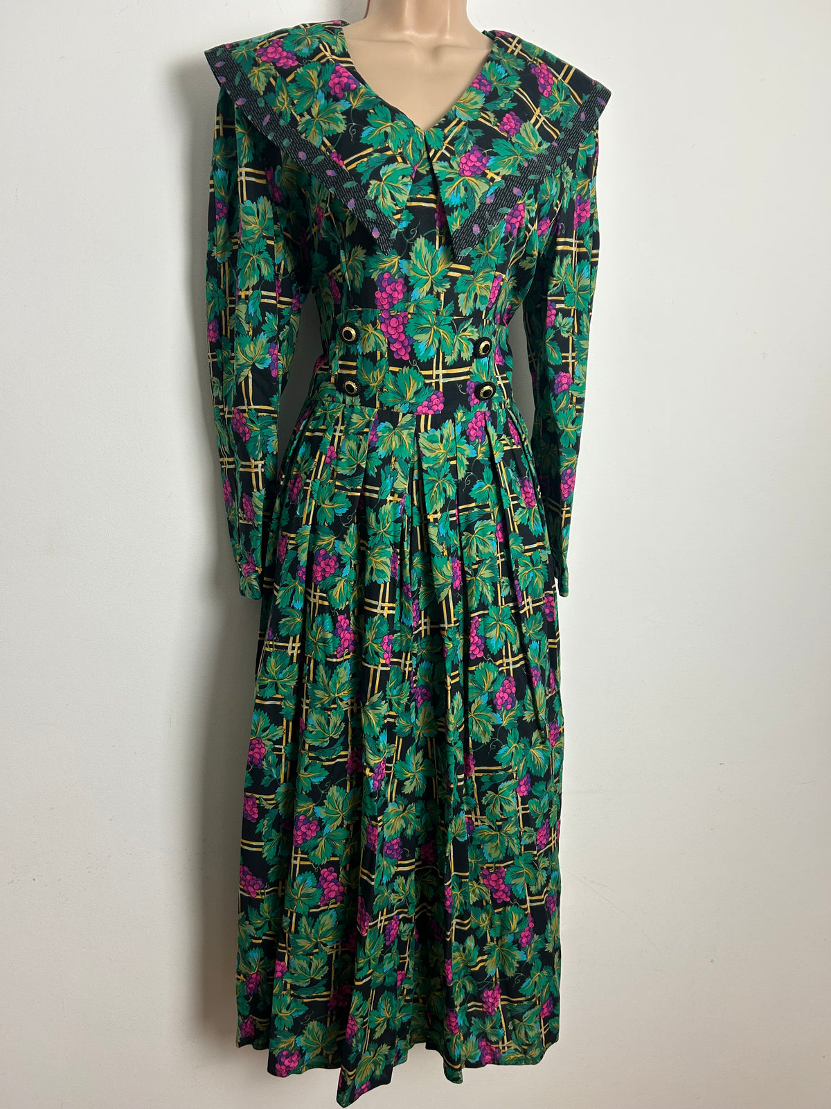 Vintage Late 1980s SUTTLES & SEAWINDS Size Small (8-10) Green Black & Pink Trellis & Grapevine Print Culotte Style Jumpsuit