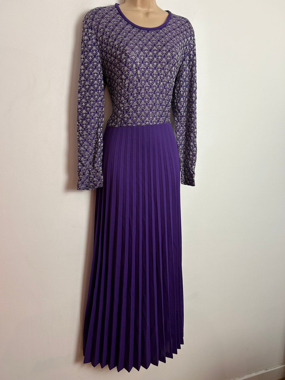 Vintage 1970s UK Size 12-14 Purple & Silver Lurex Long Sleeve Pleated Occasion Evening Maxi Dress