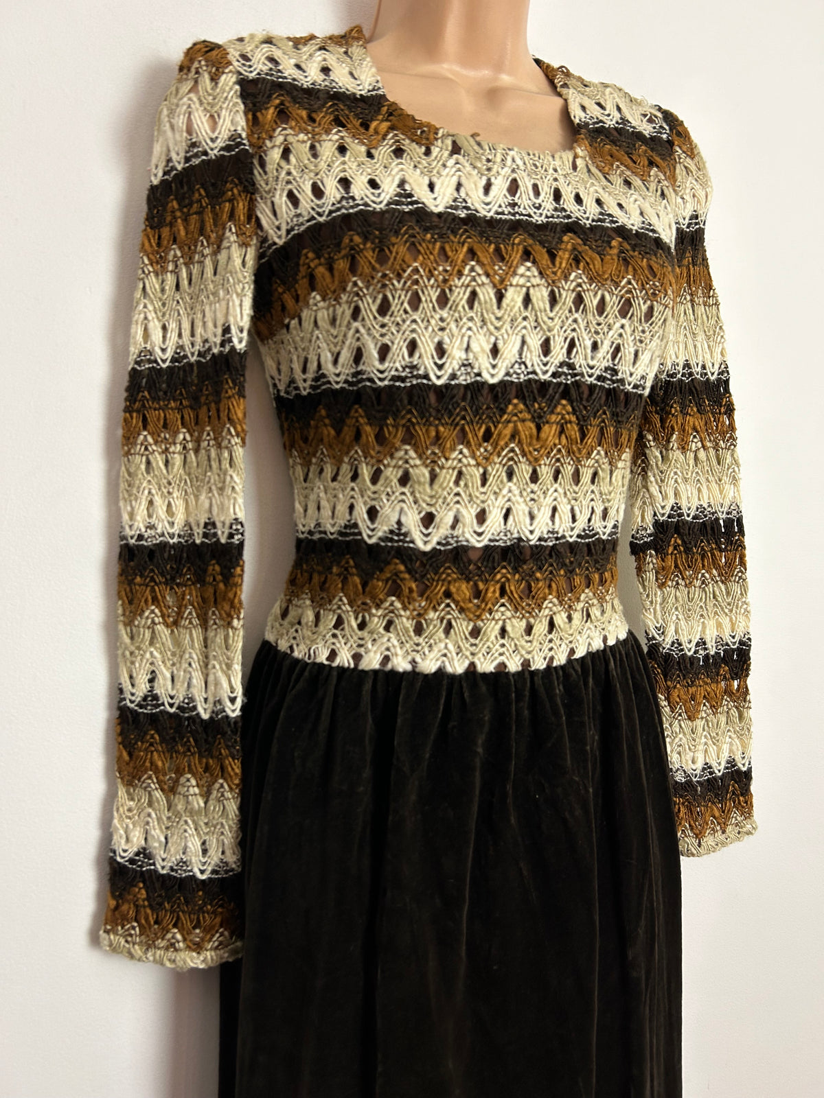 Vintage 1970s HEKO LE SIGNE DE PARIS UK Size 6-8 Brown Cream & Beige Woven Wool & Velvet Long Sleeve Maxi Dress