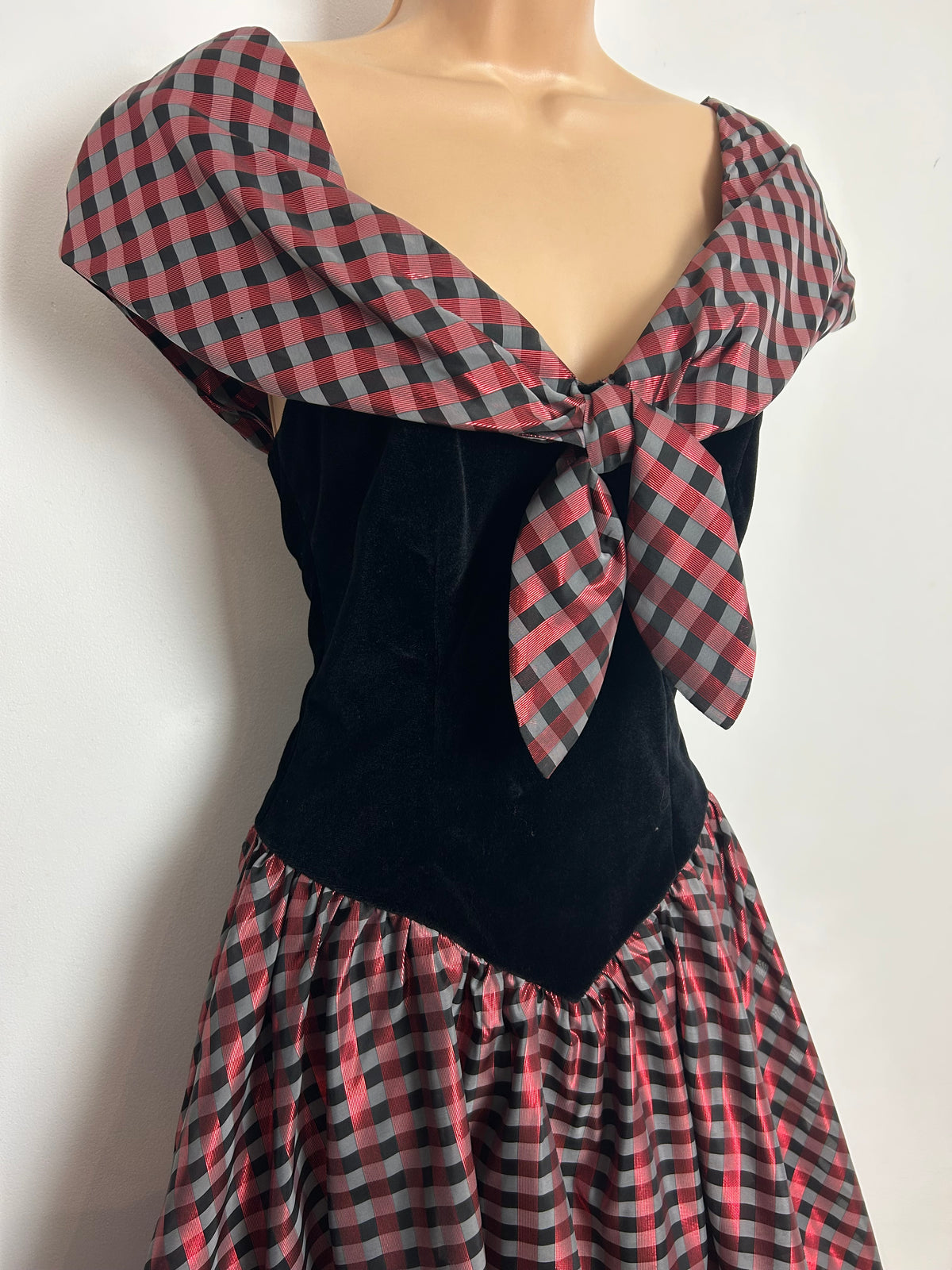 Vintage 1980s JAHN & PILL Size 8 Black Red & Grey Tartan Check Velvet & Taffeta Xmas Party Prom Dress